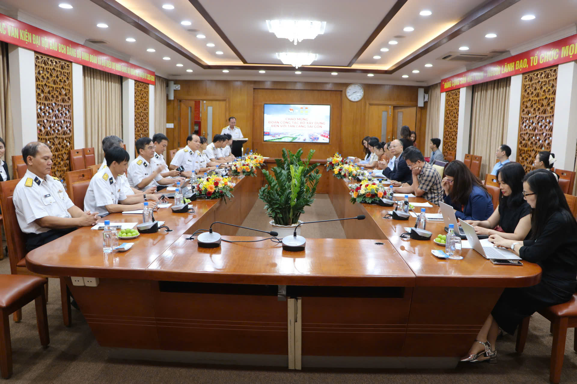 Mô hình cảng xanh - phát triển kinh tế gắn với bảo vệ môi trường- Ảnh 1. Mô hình cảng xanh - phát triển kinh tế gắn với bảo vệ môi trường- Ảnh 1.