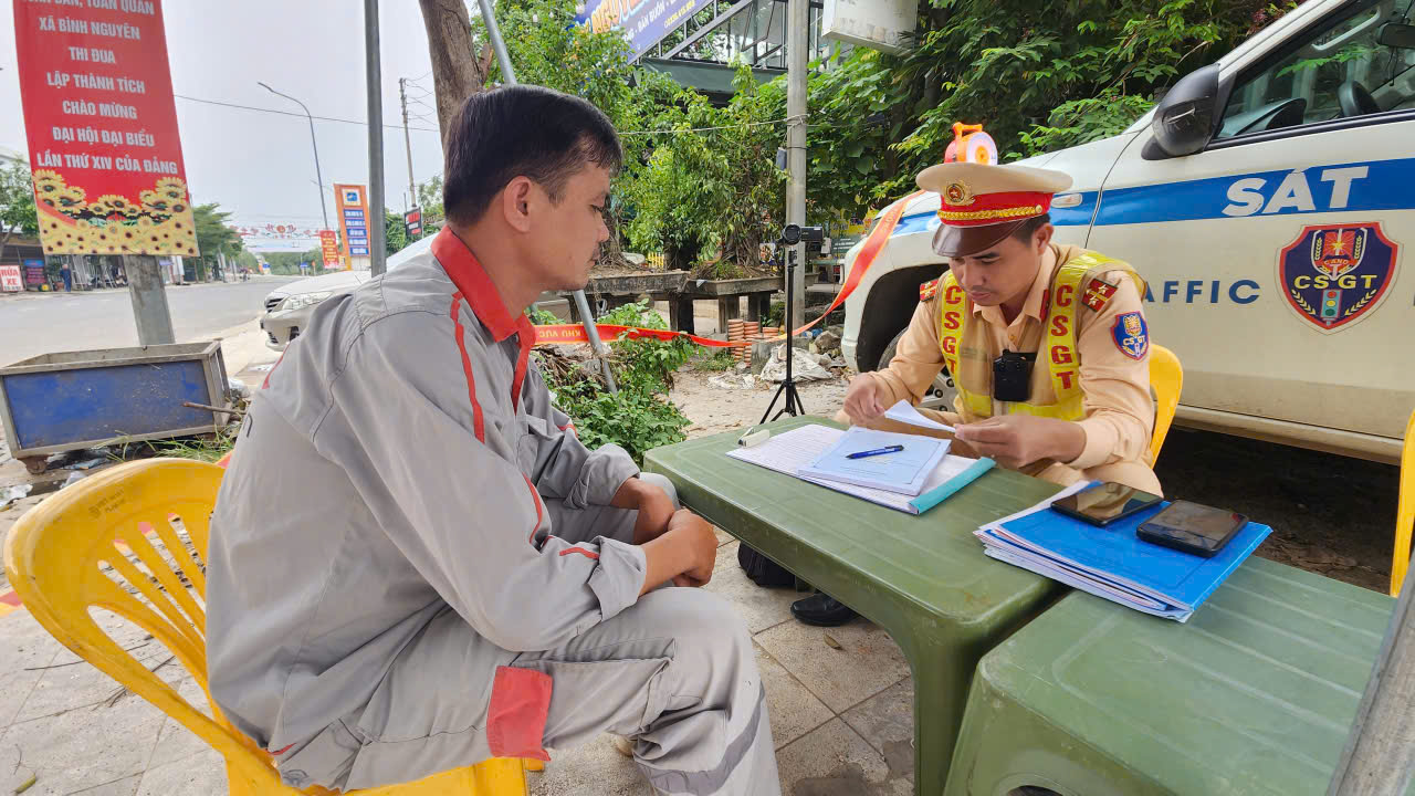 Ph&uacute; Thọ: Xử phạt 2.251 trường hợp vi phạm nồng độ cồn trong 12 ng&agrave;y ra qu&acirc;n- Ảnh 3.