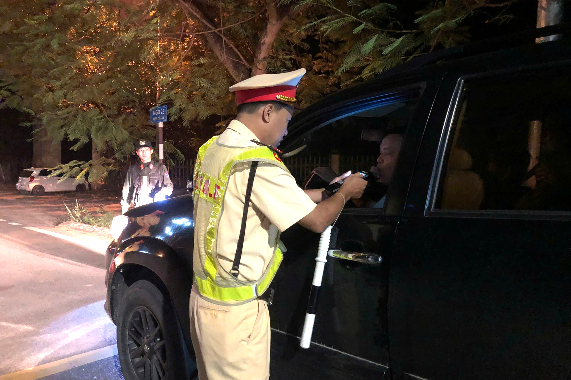 Ph&uacute; Thọ: Xử phạt 2.251 trường hợp vi phạm nồng độ cồn trong 12 ng&agrave;y ra qu&acirc;n- Ảnh 2.