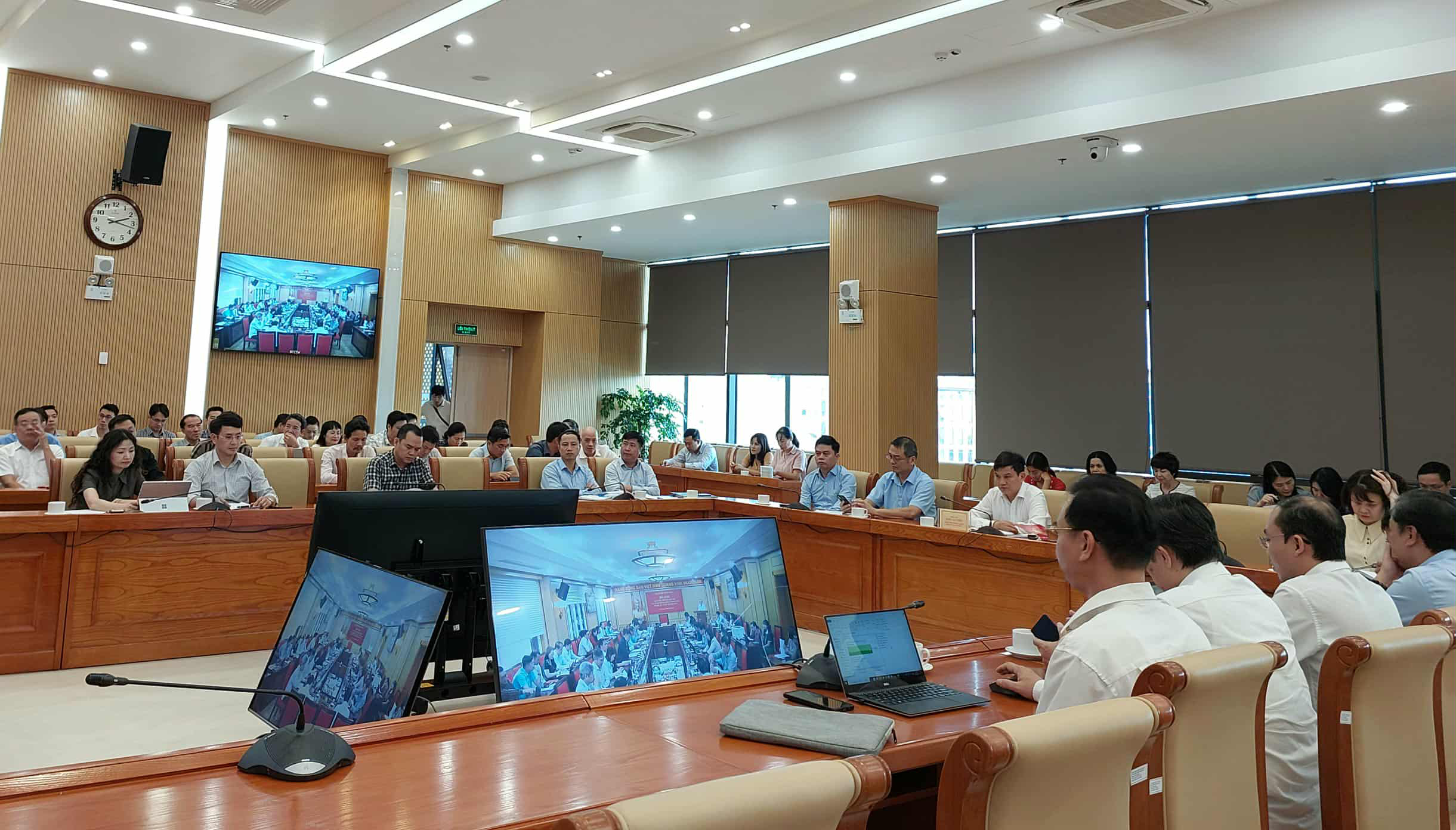 Ban Thường vụ Đảng ủy Bộ X&acirc;y dựng kết nối hội nghị qu&aacute;n triệt văn bản mới về x&acirc;y dựng Đảng- Ảnh 1.