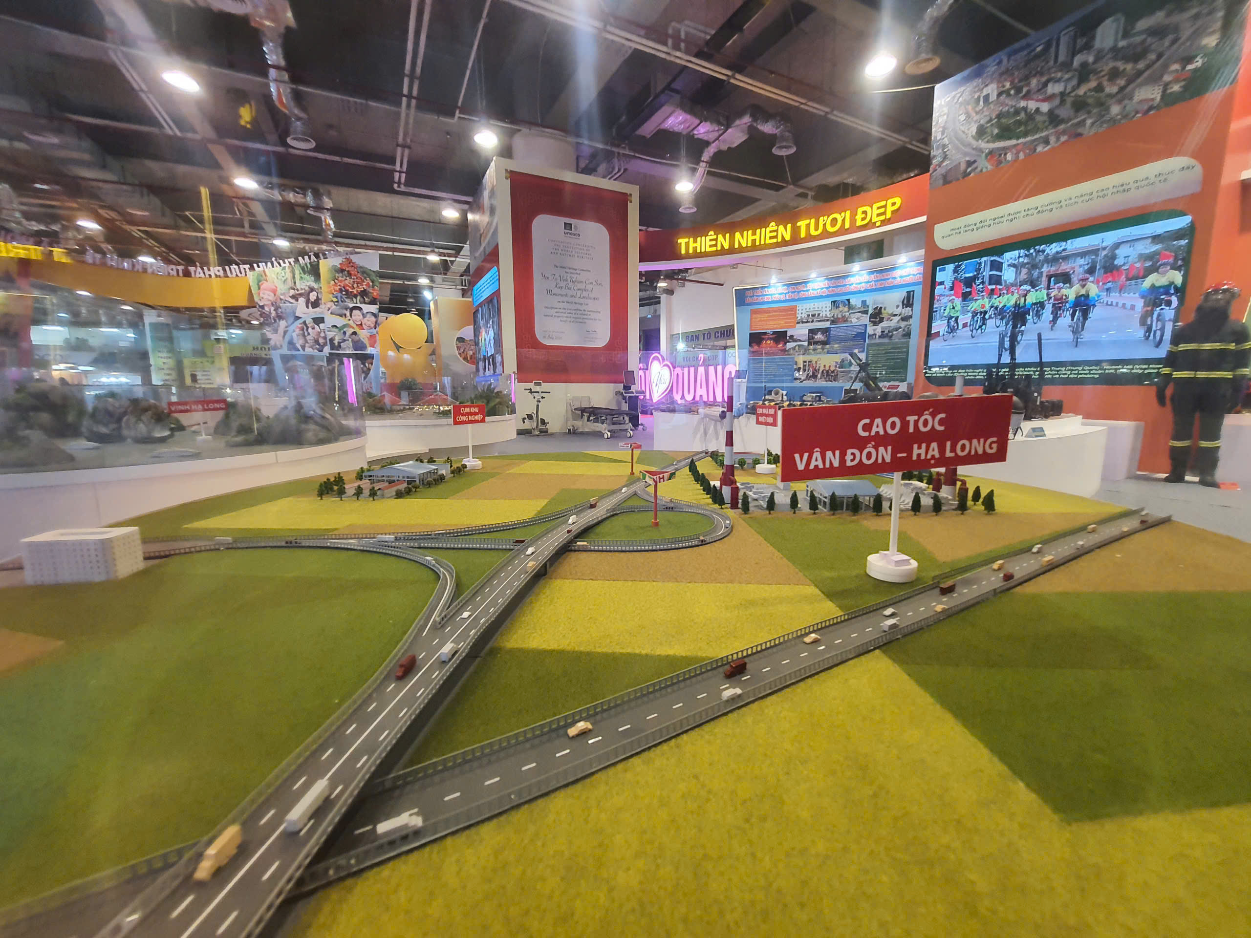 Cận cảnh mô hình thành tựu phát triển kinh tế - xã hội tại hội chợ OCOP Quảng Ninh 2025- Ảnh 9. Cận cảnh mô hình thành tựu phát triển kinh tế - xã hội tại hội chợ OCOP Quảng Ninh 2025- Ảnh 9.