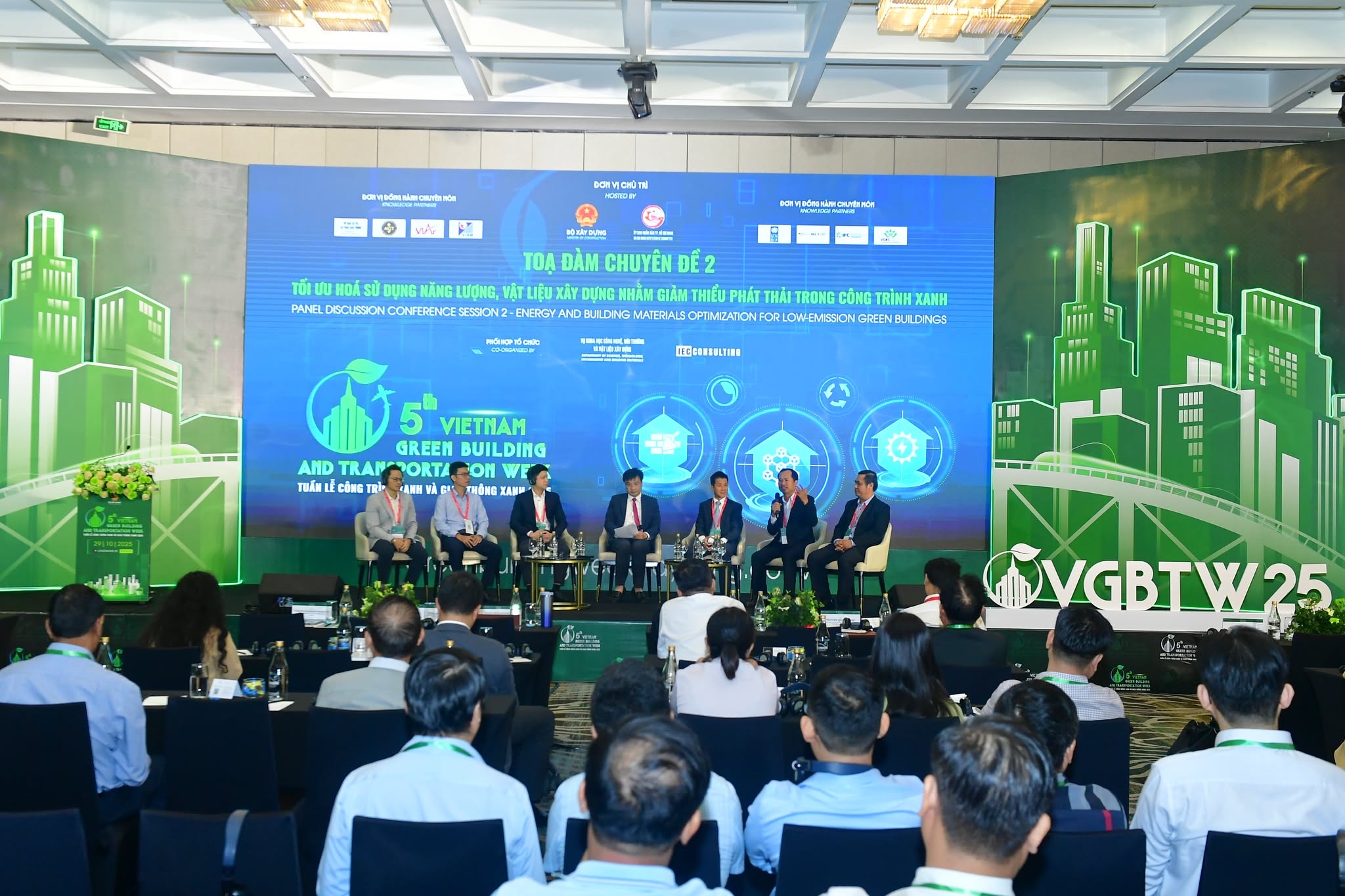 Th&uacute;c đẩy ph&aacute;t triển c&ocirc;ng tr&igrave;nh xanh v&agrave; giao th&ocirc;ng xanh theo hướng bền vững- Ảnh 2.