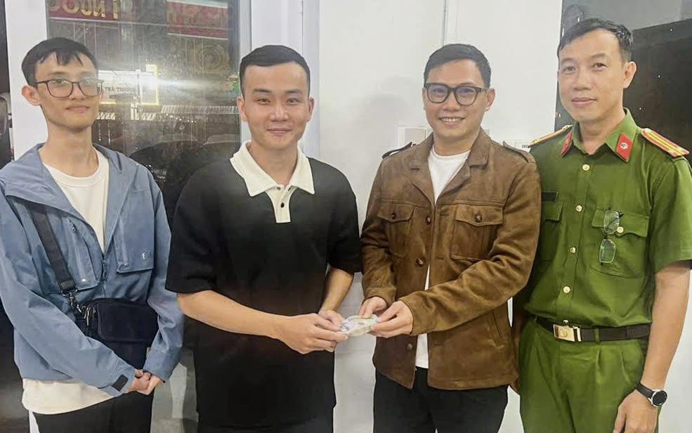 Kh&aacute;nh H&ograve;a: Nhặt được 50 triệu đồng, hai thanh ni&ecirc;n tr&igrave;nh b&aacute;o c&ocirc;ng an trả lại người mất