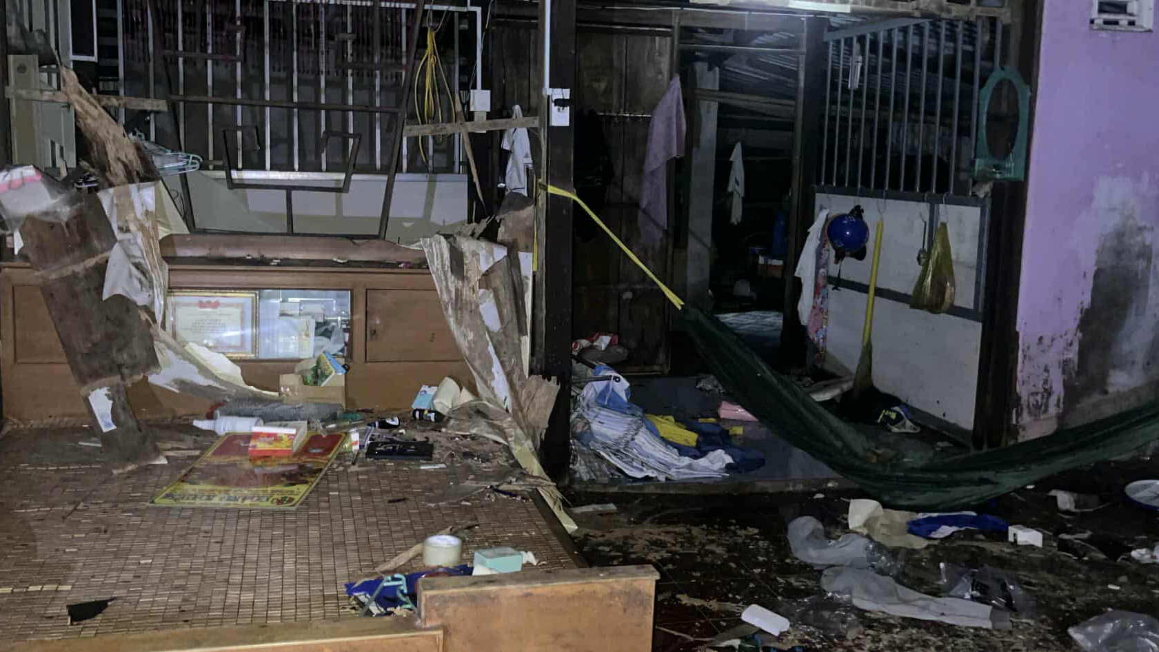 Lốc xo&aacute;y trong đ&ecirc;m l&agrave;m sập, tốc m&aacute;i 17 căn nh&agrave; ở C&agrave; Mau- Ảnh 1.