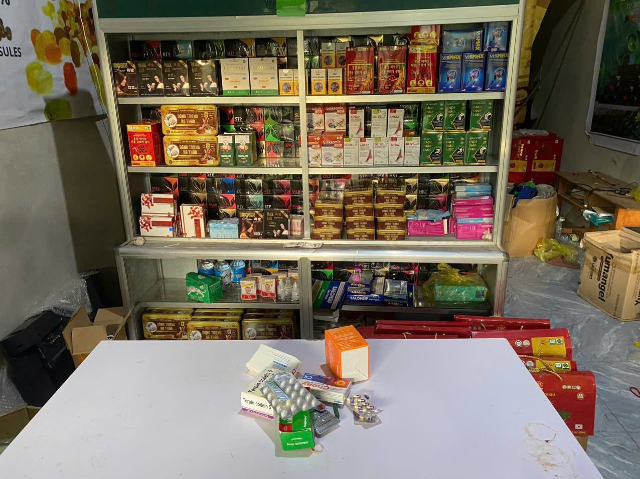 Truy tố người bán thực phẩm chức năng tự ý kê đơn, khiến một phụ nữ tử vong tại Hà Tĩnh- Ảnh 1. Truy tố người bán thực phẩm chức năng tự ý kê đơn, khiến một phụ nữ tử vong tại Hà Tĩnh- Ảnh 1.