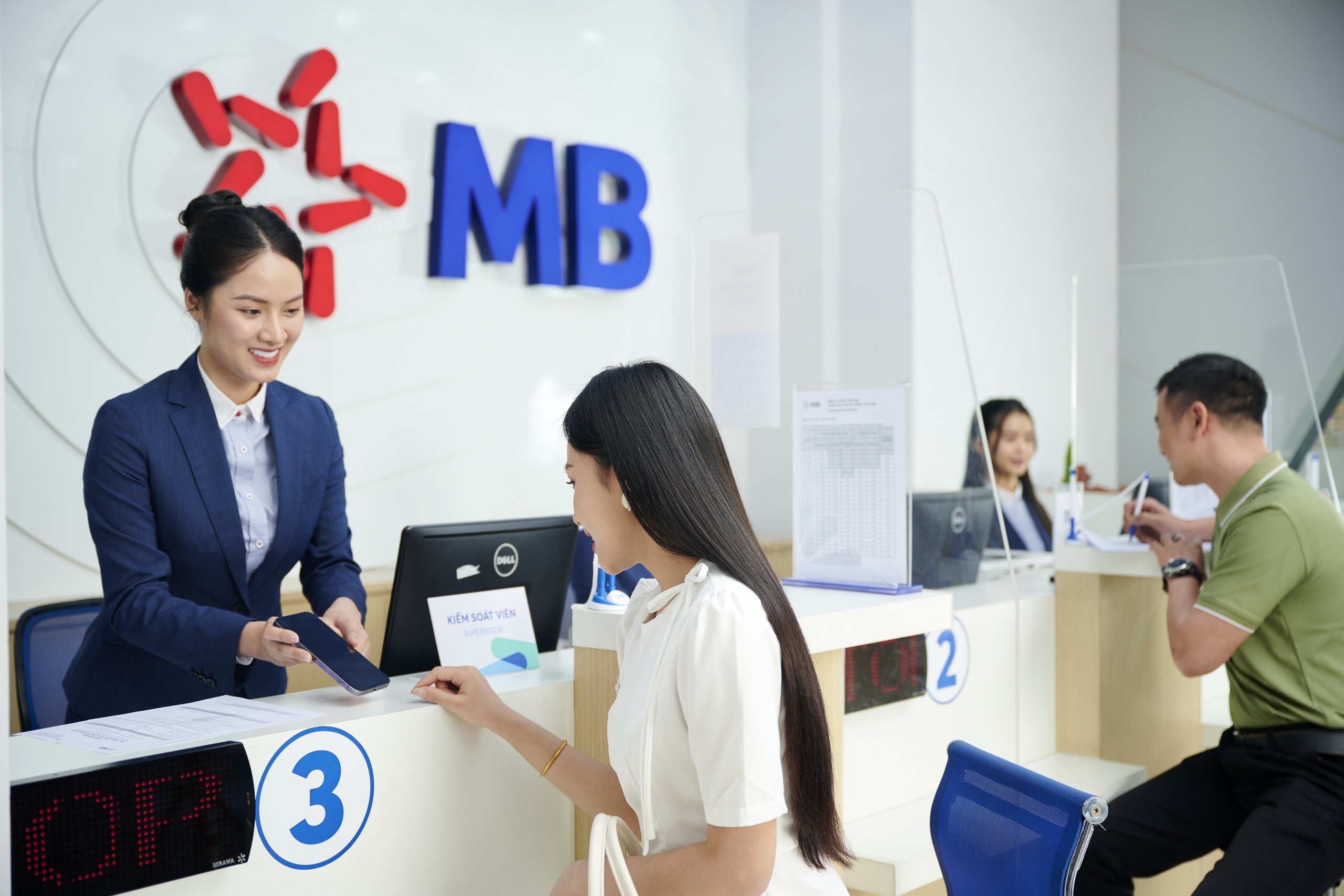 MB đạt lợi nhuận hơn 23.000 tỷ đồng sau 9 th&aacute;ng, giữ vững vị thế top đầu ng&agrave;nh ng&acirc;n h&agrave;ng- Ảnh 2.