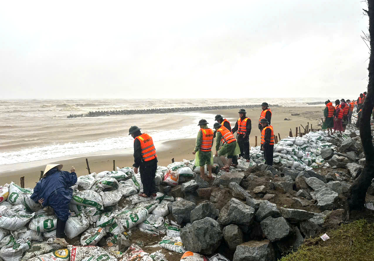 H&agrave; Tĩnh: 7 c&ocirc;ng tr&igrave;nh đ&ecirc; điều, thủy lợi cấp b&aacute;ch hư hỏng sau mưa b&atilde;o cần được sửa chữa- Ảnh 1.