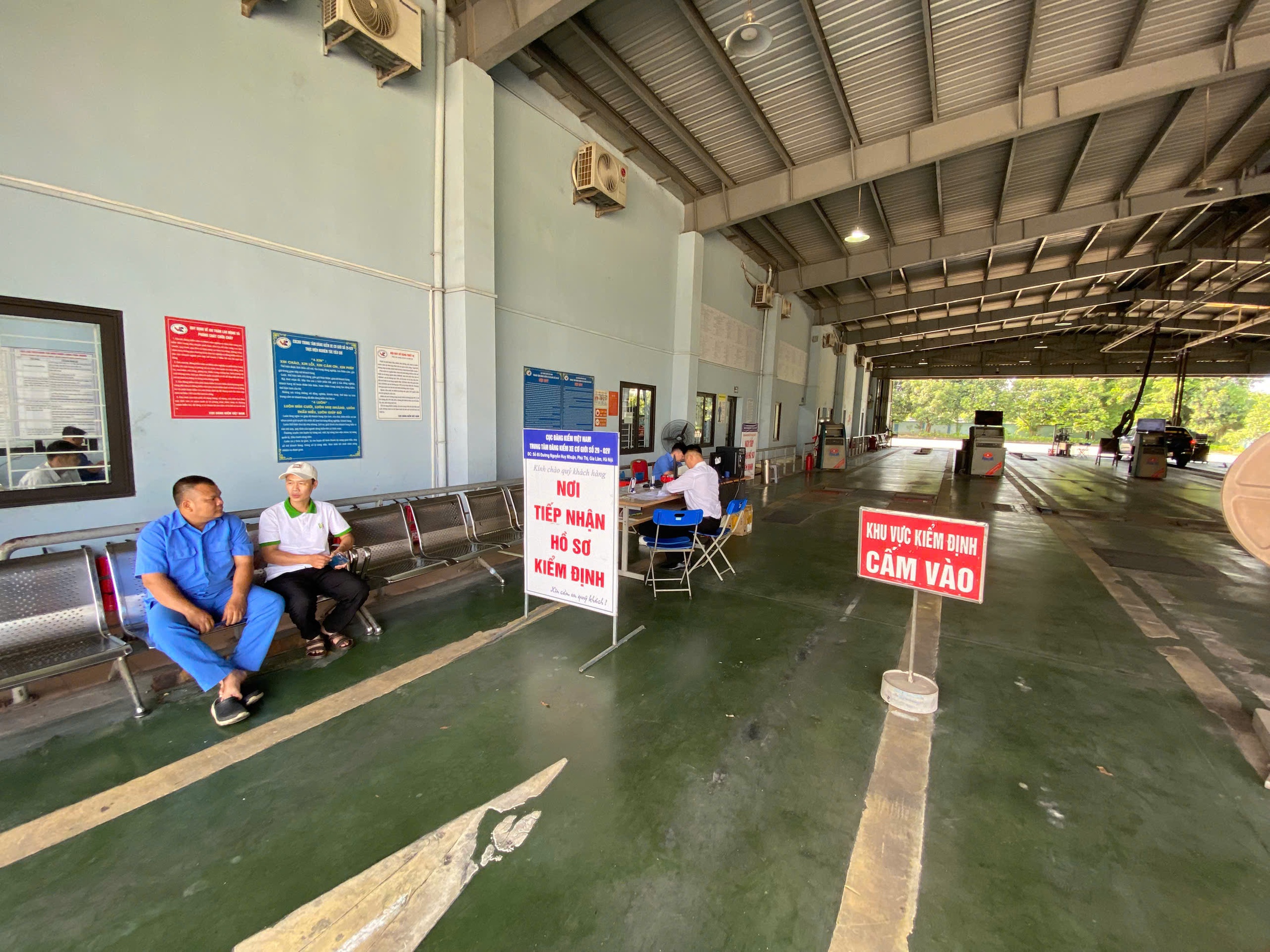 Xe &ocirc; t&ocirc; qu&aacute; ni&ecirc;n hạn bị cấm lưu h&agrave;nh, trung t&acirc;m đăng kiểm phải đạt chuẩn ISO 9001- Ảnh 2.