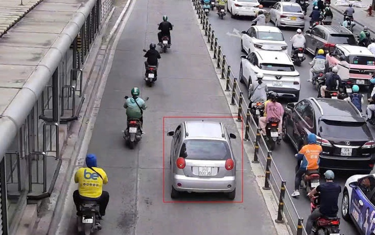 Camera AI ph&aacute;t hiện hơn 7.000 xe m&aacute;y vượt đ&egrave;n đỏ, gần 3.800 t&agrave;i xế kh&ocirc;ng thắt d&acirc;y an to&agrave;n