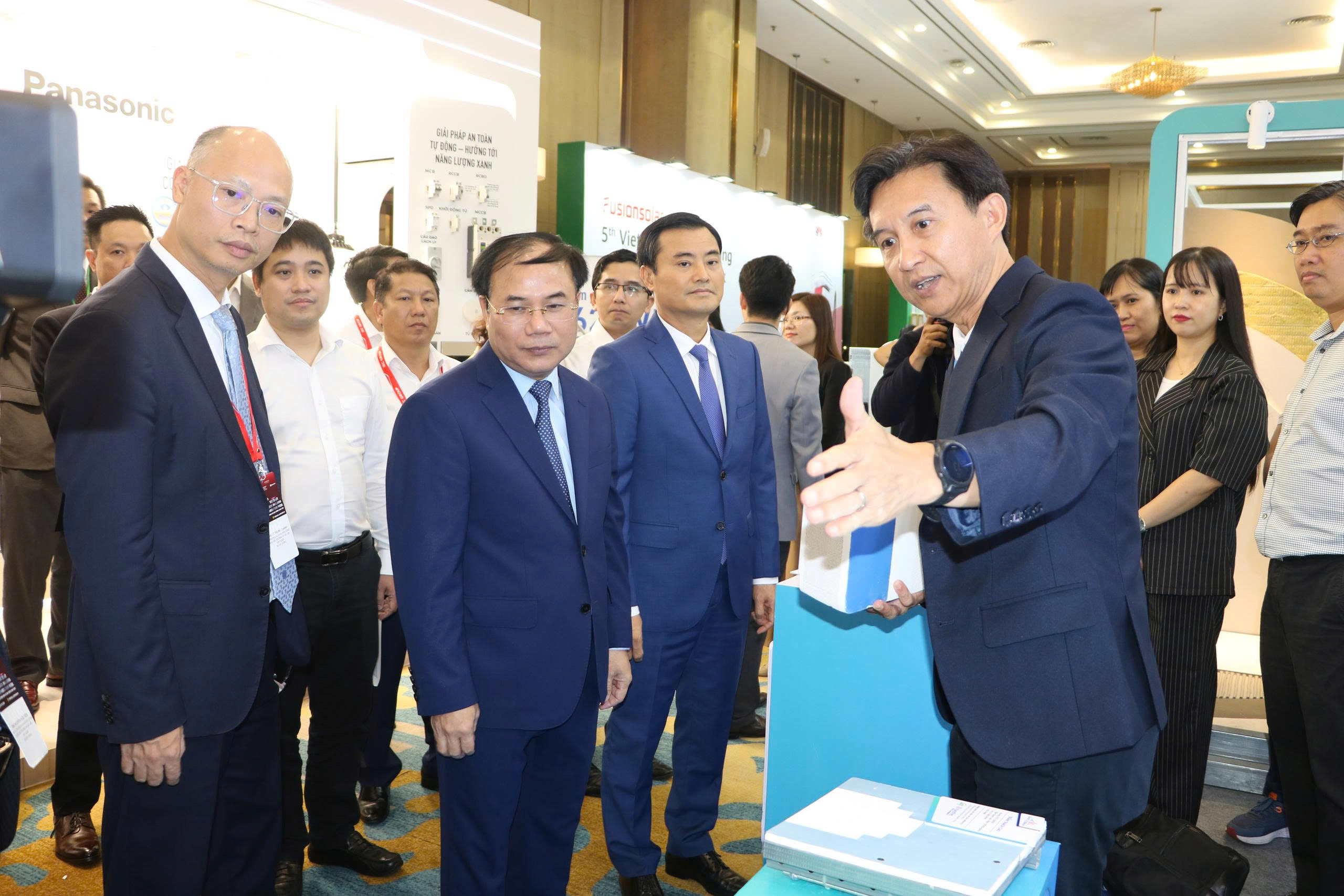 Khai mạc phi&ecirc;n to&agrave;n thể Tuần lễ C&ocirc;ng tr&igrave;nh xanh, Giao th&ocirc;ng xanh Việt Nam 2025- Ảnh 2.