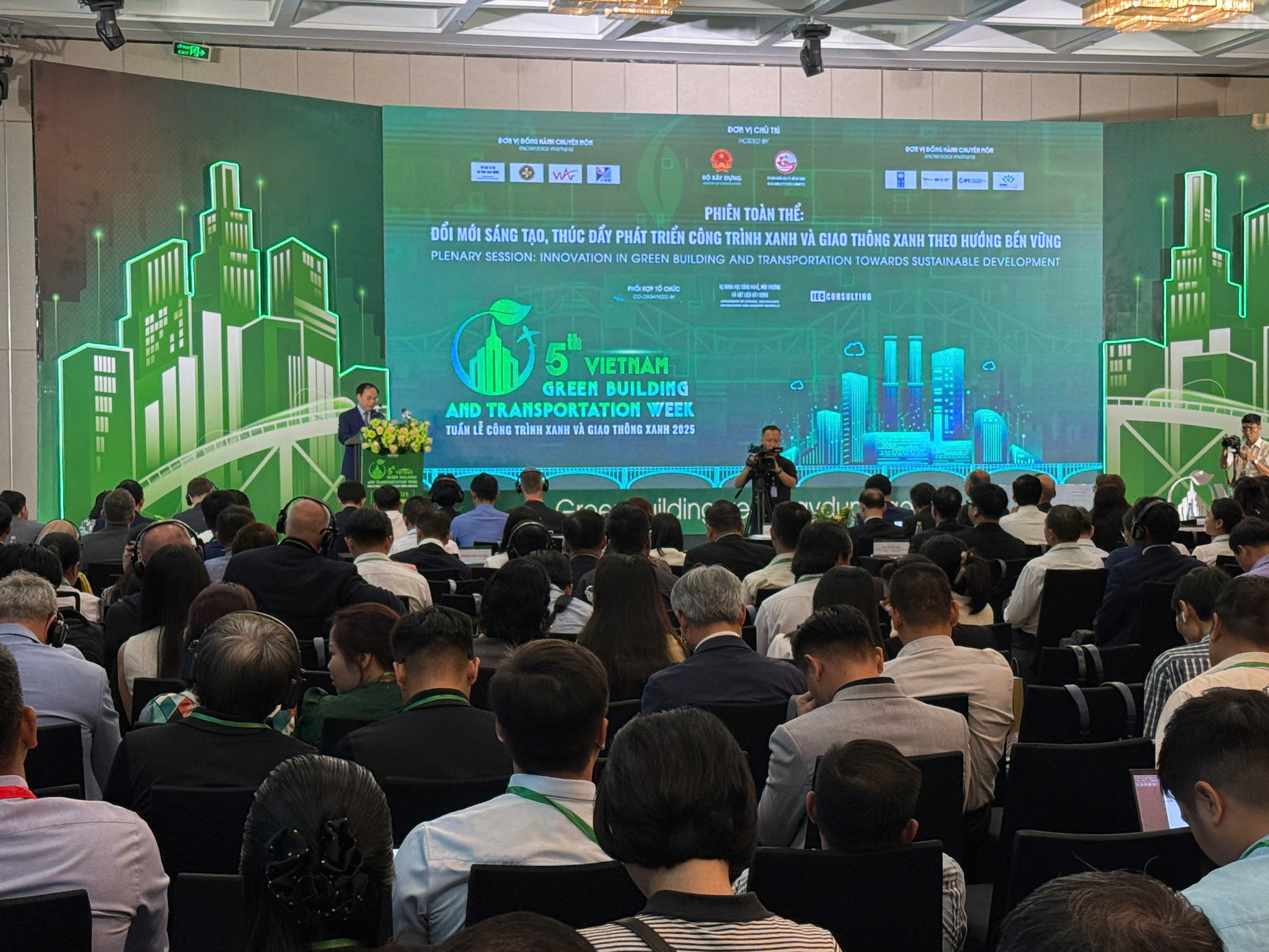 Hướng tới Việt Nam bền vững từ công trình xanh và giao thông xanh- Ảnh 2. Hướng tới Việt Nam bền vững từ công trình xanh và giao thông xanh- Ảnh 2.