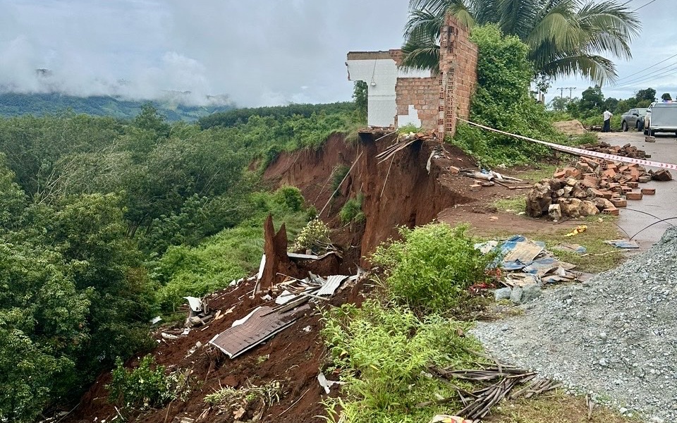 Gia Lai khẩn trương di dời h&agrave;ng chục hộ d&acirc;n khỏi v&ugrave;ng c&oacute; nguy cơ sạt lở
