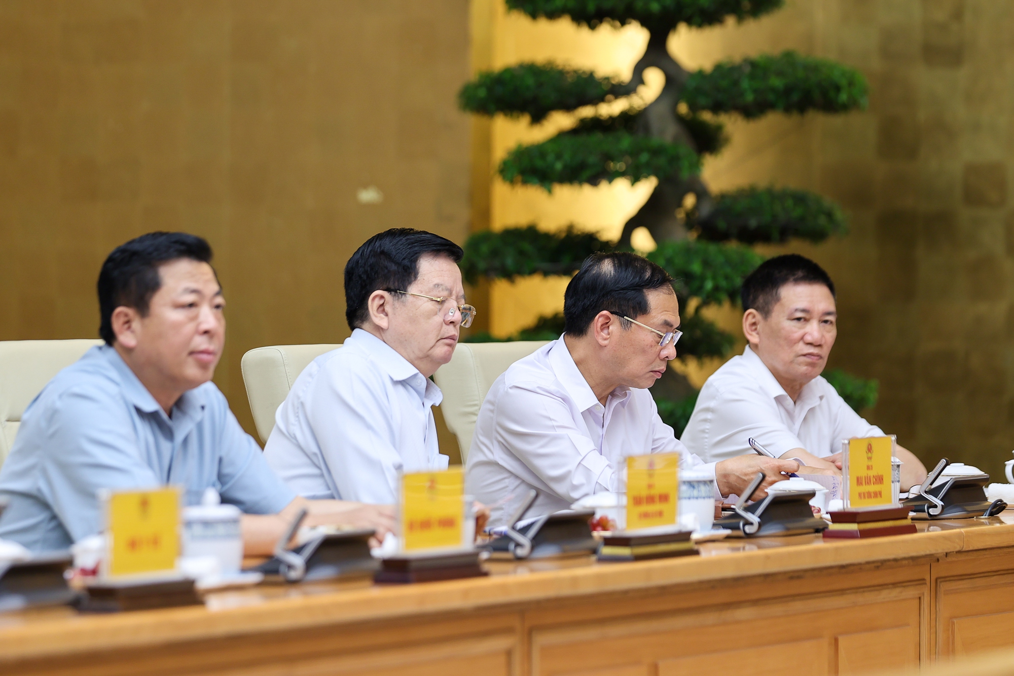 Thủ tướng chỉ đạo những việc cần làm ngay để khắc phục hậu quả bão số 10- Ảnh 2. Thủ tướng chỉ đạo những việc cần làm ngay để khắc phục hậu quả bão số 10- Ảnh 2.