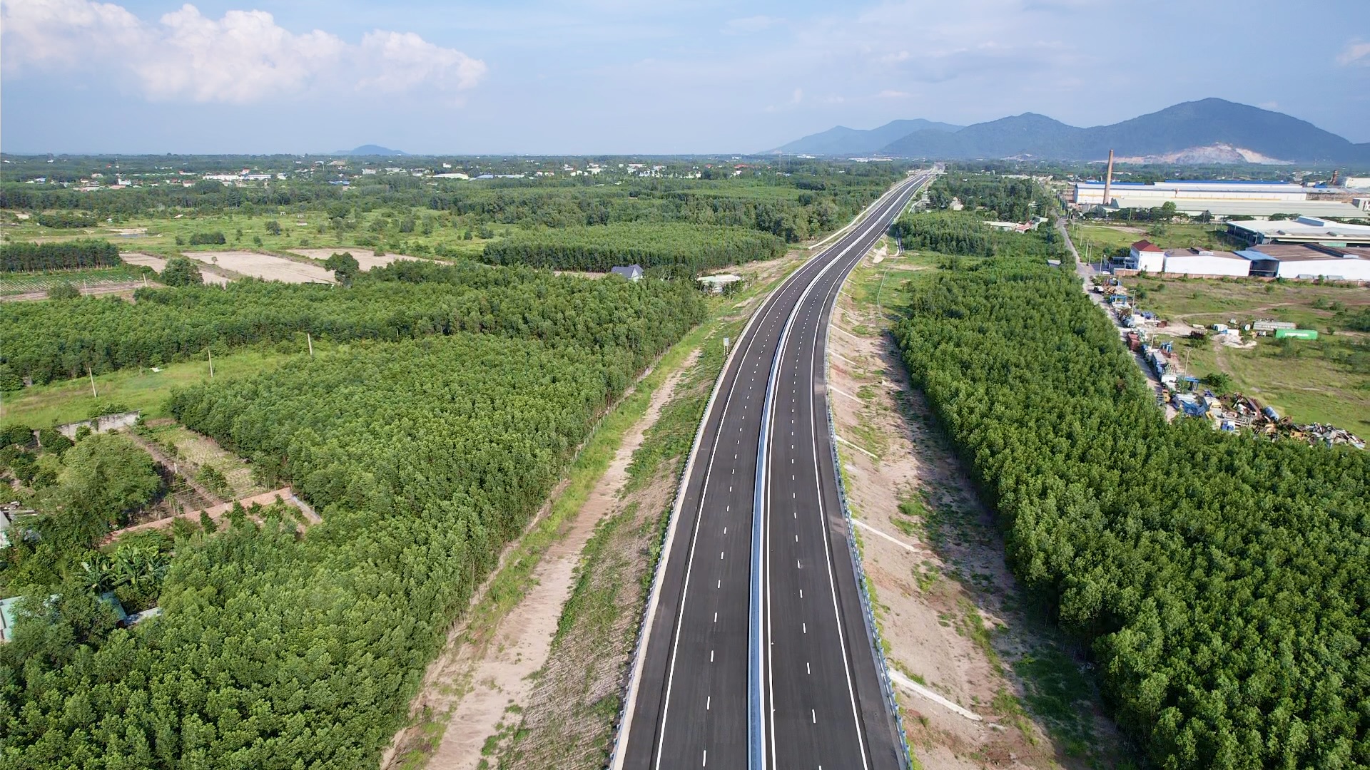 Một nhiệm kỳ bứt ph&aacute; hạ tầng, mở c&aacute;nh cửa thịnh vượng cho người d&acirc;n TP.HCM ven biển- Ảnh 1.