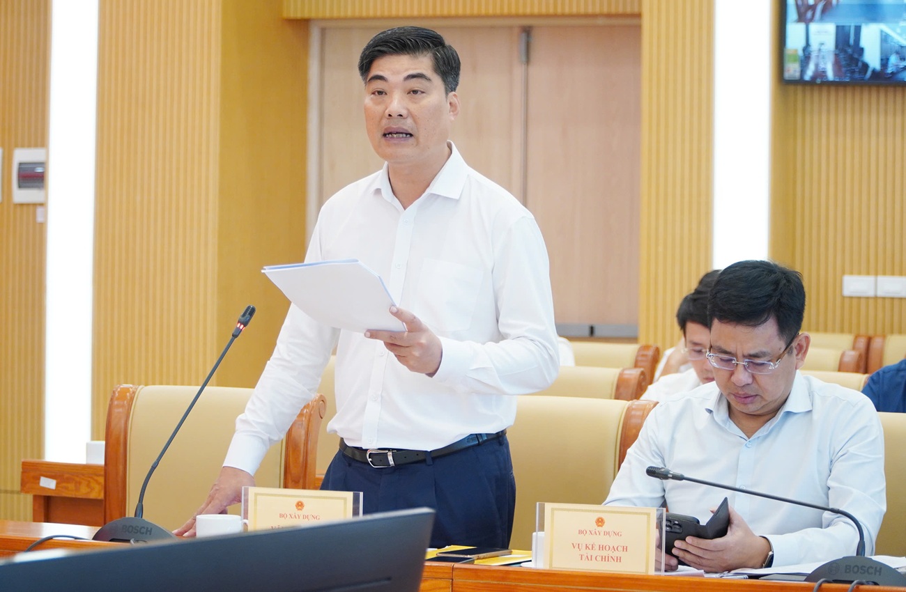 Ch&aacute;nh văn ph&ograve;ng Bộ X&acirc;y dựng Nguyễn Tr&iacute; Đức b&aacute;o c&aacute;o t&igrave;nh h&igrave;nh thực hiện nhiệm vụ c&ocirc;ng t&aacute;c 9 th&aacute;ng năm 2025 của Bộ X&acirc;y dựng