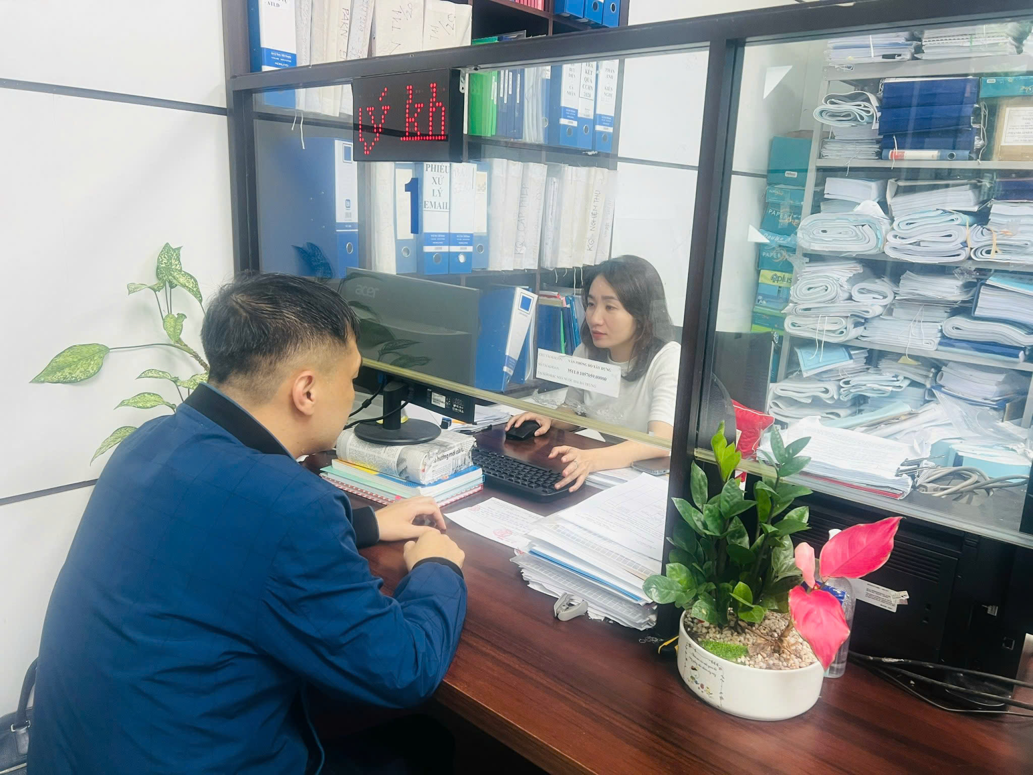 Bộ Xây dựng ban hành Kế hoạch thực hiện Chỉ thị số 24/CT-TTg của Thủ tướng Chính phủ về thúc đẩy triển khai các giải pháp công nghệ phục vụ người dân và doanh nghiệp gắn với dữ liệu dân cư, định danh và xác thực điện tử. (Ảnh minh họa) Bộ Xây dựng ban hành Kế hoạch thực hiện Chỉ thị số 24/CT-TTg của Thủ tướng Chính phủ về thúc đẩy triển khai các giải pháp công nghệ phục vụ người dân và doanh nghiệp gắn với dữ liệu dân cư, định danh và xác thực điện tử. (Ảnh minh họa)