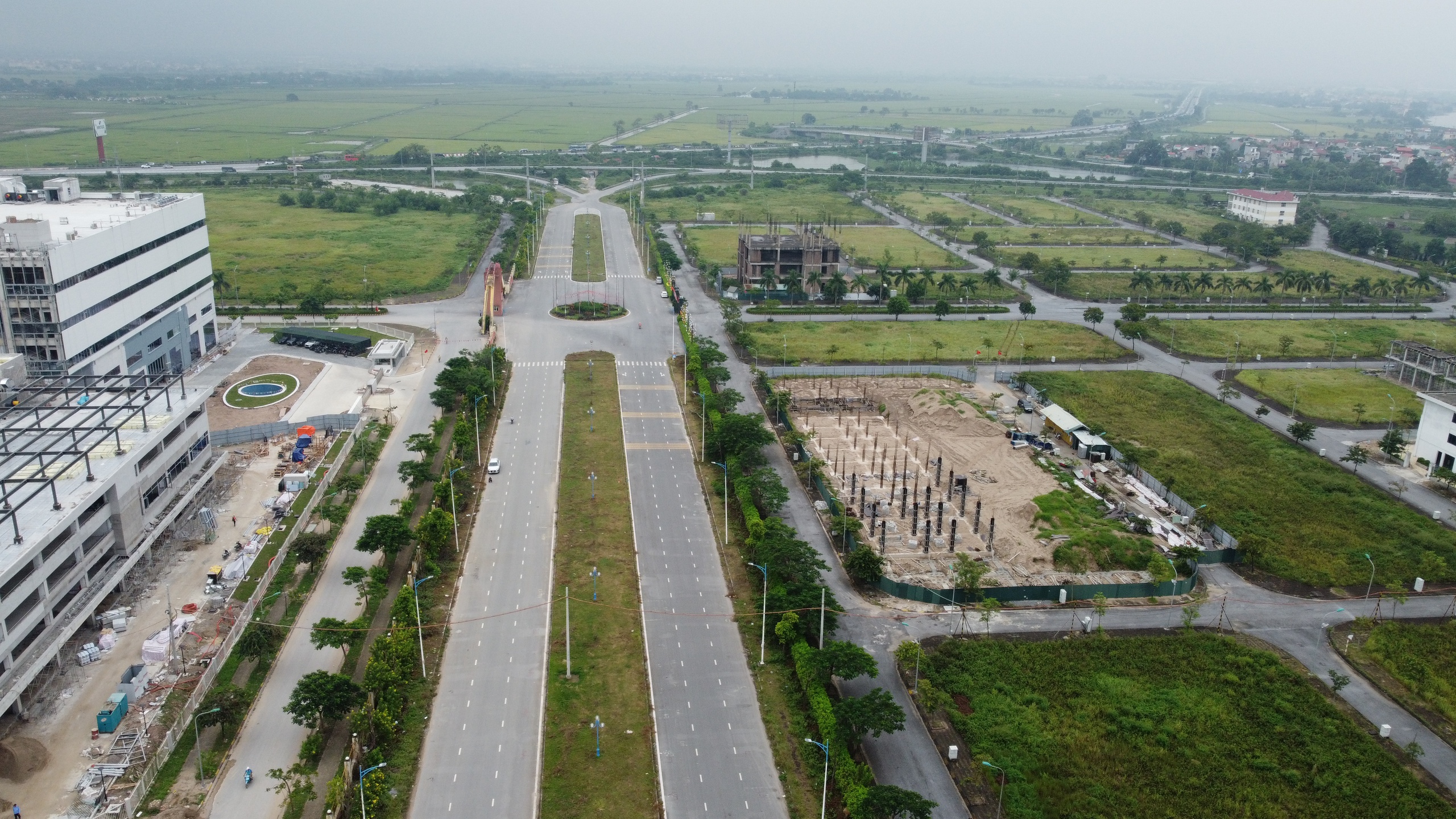 Khu c&ocirc;ng nghiệp Nam H&agrave; Nội: Nh&agrave; đầu tư bị "treo" sổ đỏ, cần minh bạch ph&aacute;p l&yacute; dự &aacute;n- Ảnh 1.