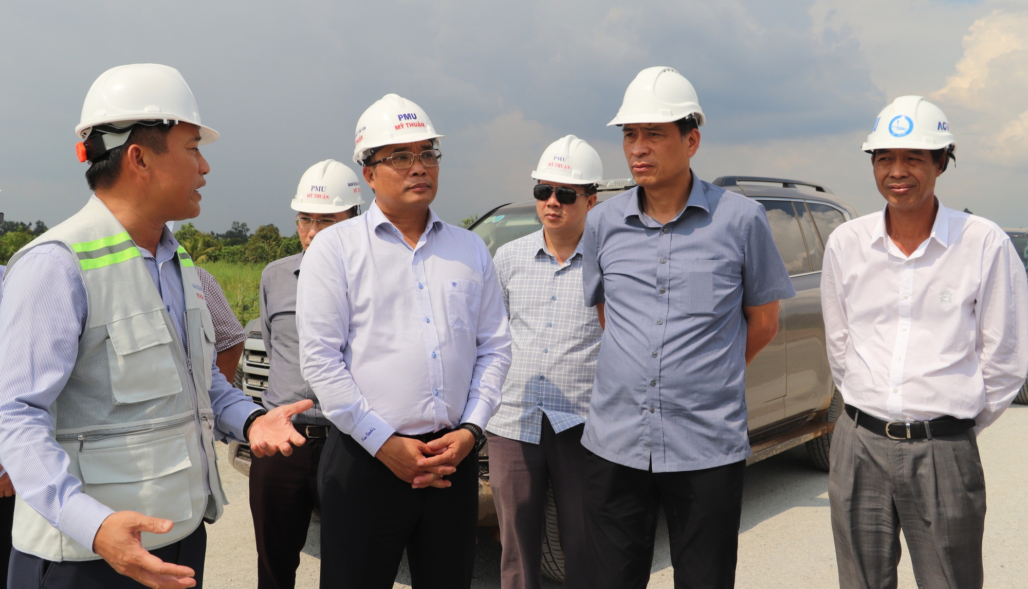 Thứ trưởng Phạm Minh H&agrave; kiểm tra, th&uacute;c tiến độ cao tốc Cần Thơ - C&agrave; Mau- Ảnh 1.