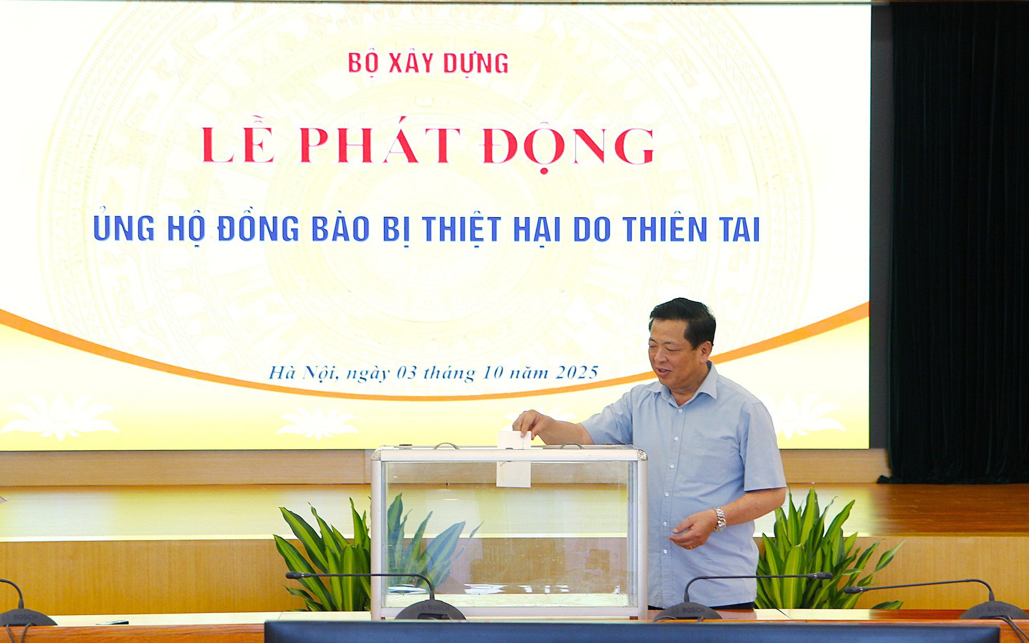 Bộ X&acirc;y dựng quy&ecirc;n g&oacute;p, ủng hộ đồng b&agrave;o bị thiệt hại do cơn b&atilde;o số 10