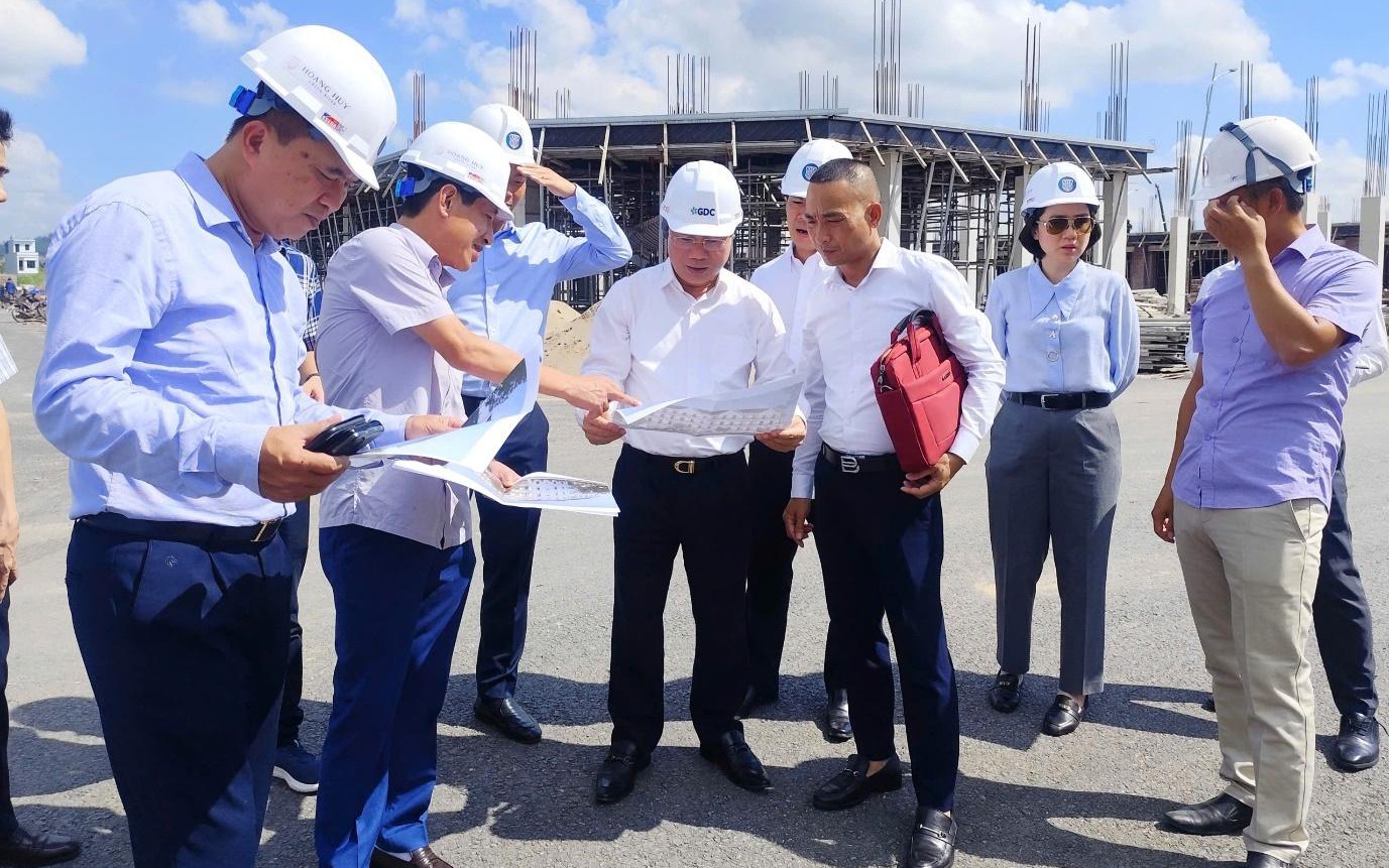 Thứ trưởng Nguyễn Văn Sinh: Gỡ vướng mắc, th&uacute;c đẩy ph&aacute;t triển nh&agrave; ở x&atilde; hội tại Hải Ph&ograve;ng