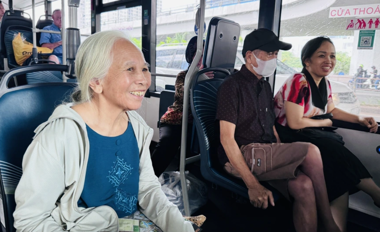 Đồng Nai trợ gi&aacute; v&eacute; xe bu&yacute;t cho người gi&agrave;, sinh vi&ecirc;n v&agrave; hỗ trợ vốn đầu tư xe bu&yacute;t "xanh"- Ảnh 1.