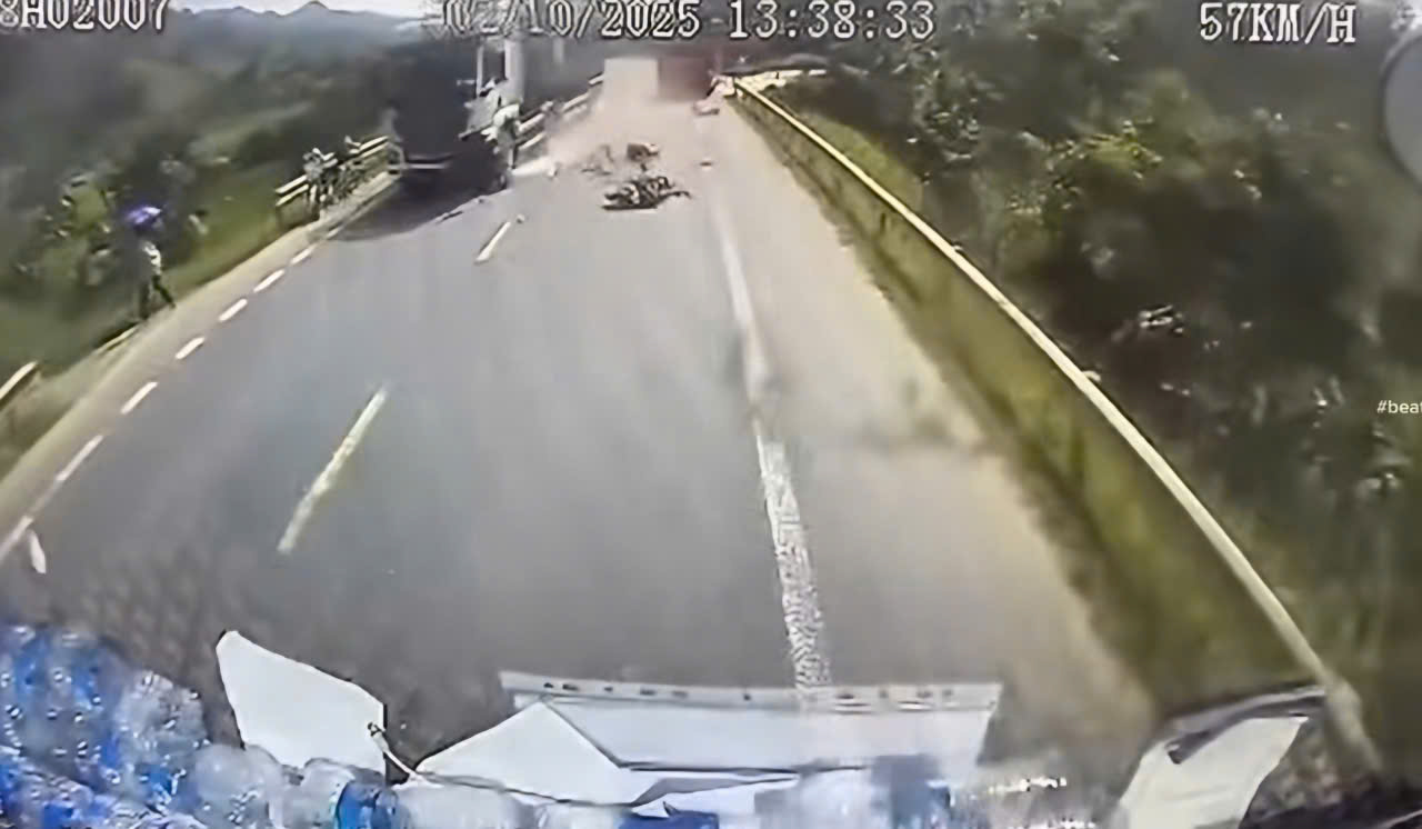 Nguy&ecirc;n nh&acirc;n khiến 2 học sinh Lạng Sơn tử vong sau va chạm li&ecirc;n tiếp với 2 xe đầu k&eacute;o- Ảnh 1.