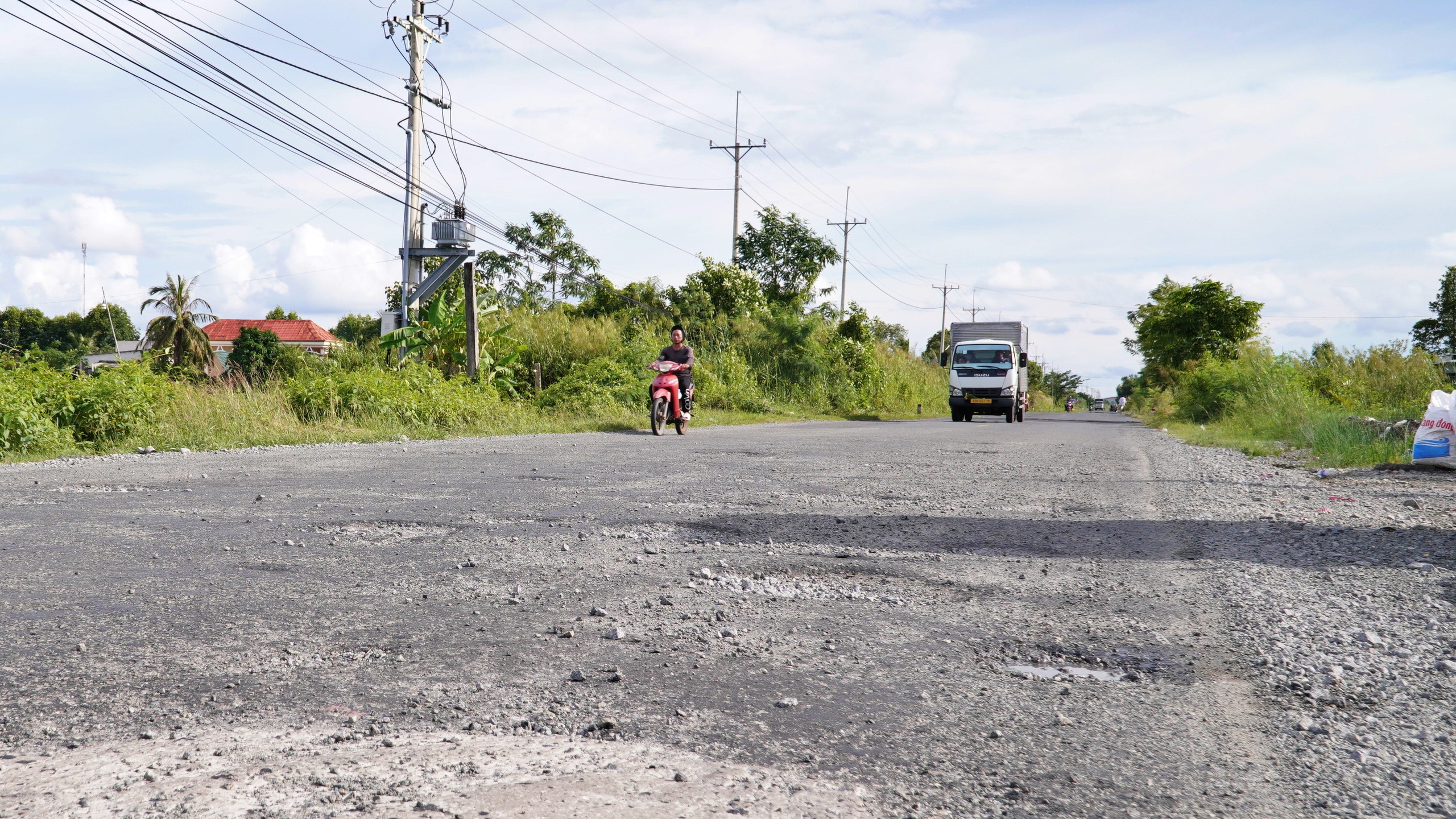 Khẩn trương khắc phục hư hỏng tr&ecirc;n tuyến quốc lộ 1 qua C&agrave; Mau- Ảnh 4.