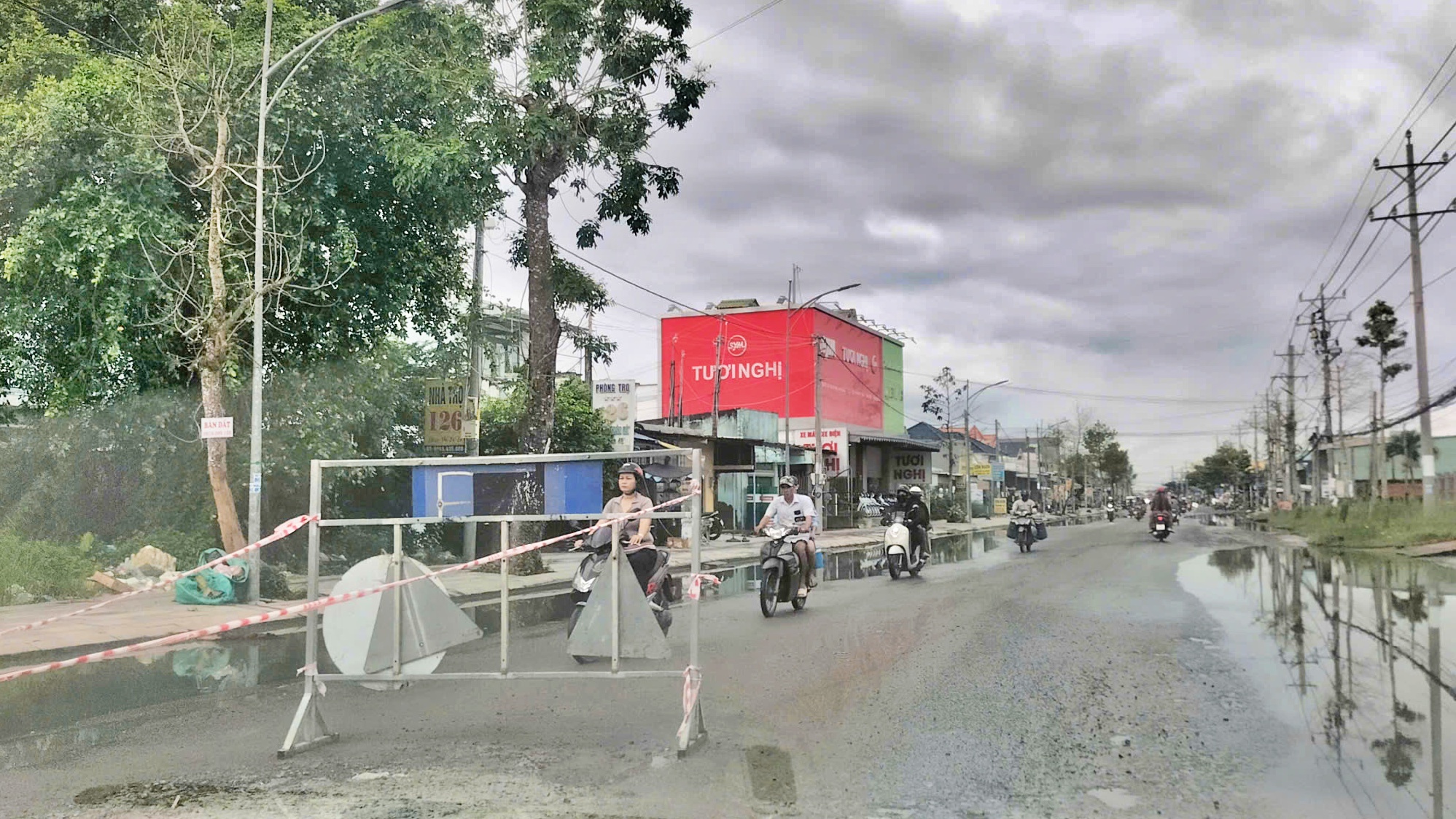 Khẩn trương khắc phục hư hỏng tr&ecirc;n tuyến quốc lộ 1 qua C&agrave; Mau- Ảnh 8.