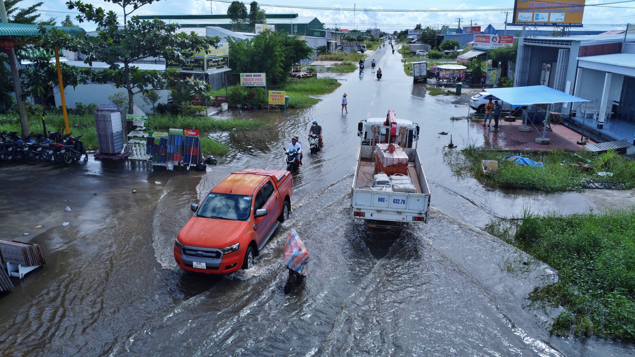 Khẩn trương khắc phục hư hỏng tr&ecirc;n tuyến quốc lộ 1 qua C&agrave; Mau- Ảnh 1.