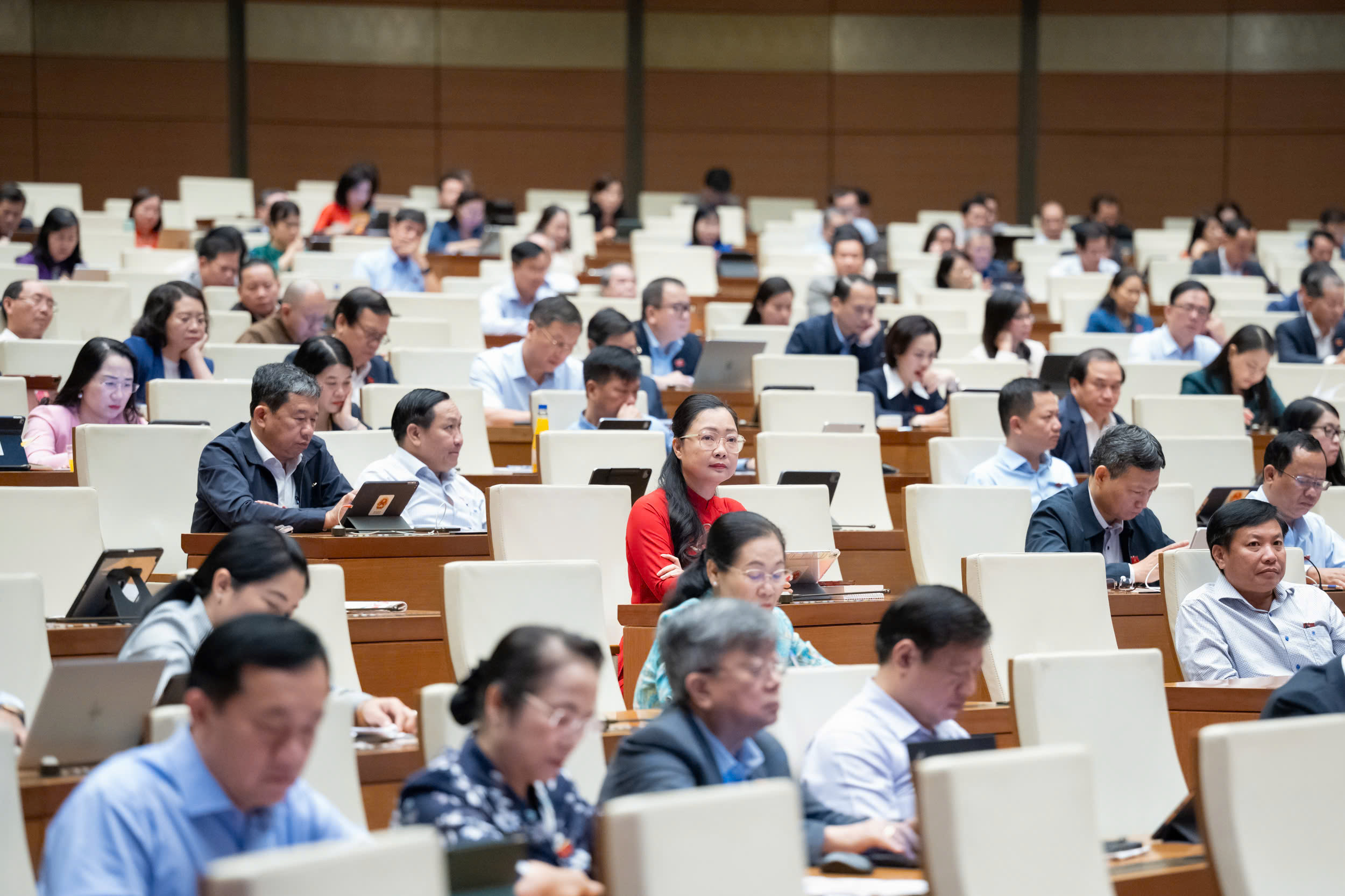 Đề nghị coi bạo h&agrave;nh nh&acirc;n vi&ecirc;n y tế l&agrave; h&agrave;nh vi chống người thi h&agrave;nh c&ocirc;ng vụ- Ảnh 2.
