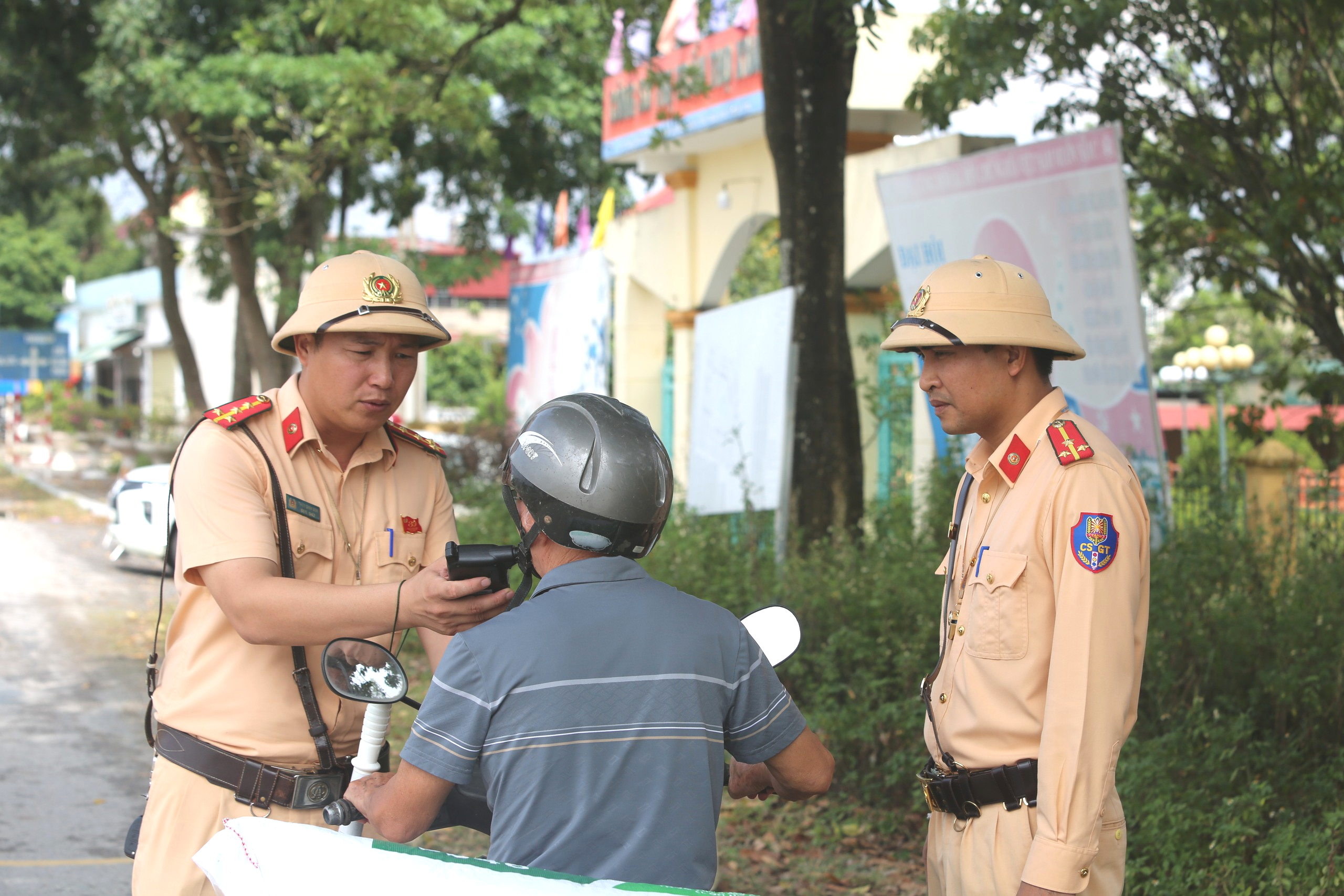 Thanh Hóa: Siết chặt xử lý vi phạm, kéo giảm TNGT- Ảnh 4. Thanh Hóa: Siết chặt xử lý vi phạm, kéo giảm TNGT- Ảnh 4.