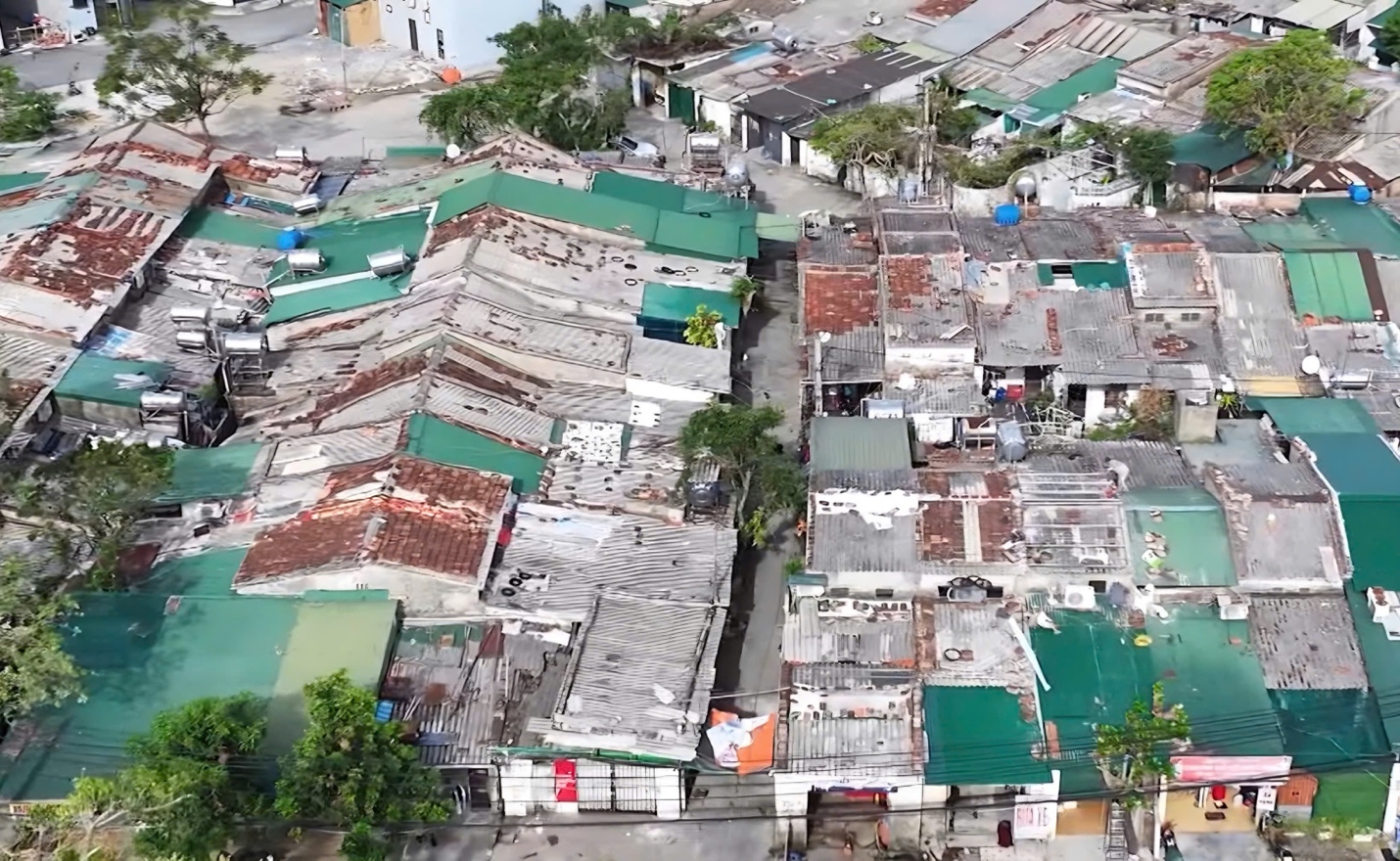 Nghệ An: Nhiều hộ d&acirc;n sống trong khu tập thể cũ n&aacute;t gần 50 năm chờ t&aacute;i định cư- Ảnh 1.