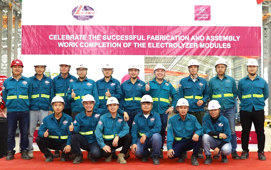 Đội ngũ c&aacute;n bộ, kỹ sư v&agrave; c&ocirc;ng nh&acirc;n LILAMA đ&atilde; c&oacute; hơn 1,25 triệu giờ l&agrave;m việc an to&agrave;n trong to&agrave;n bộ dự &aacute;n chế tạo, tổ hợp module điện ph&acirc;n cho sản xuất hydrogen xanh.