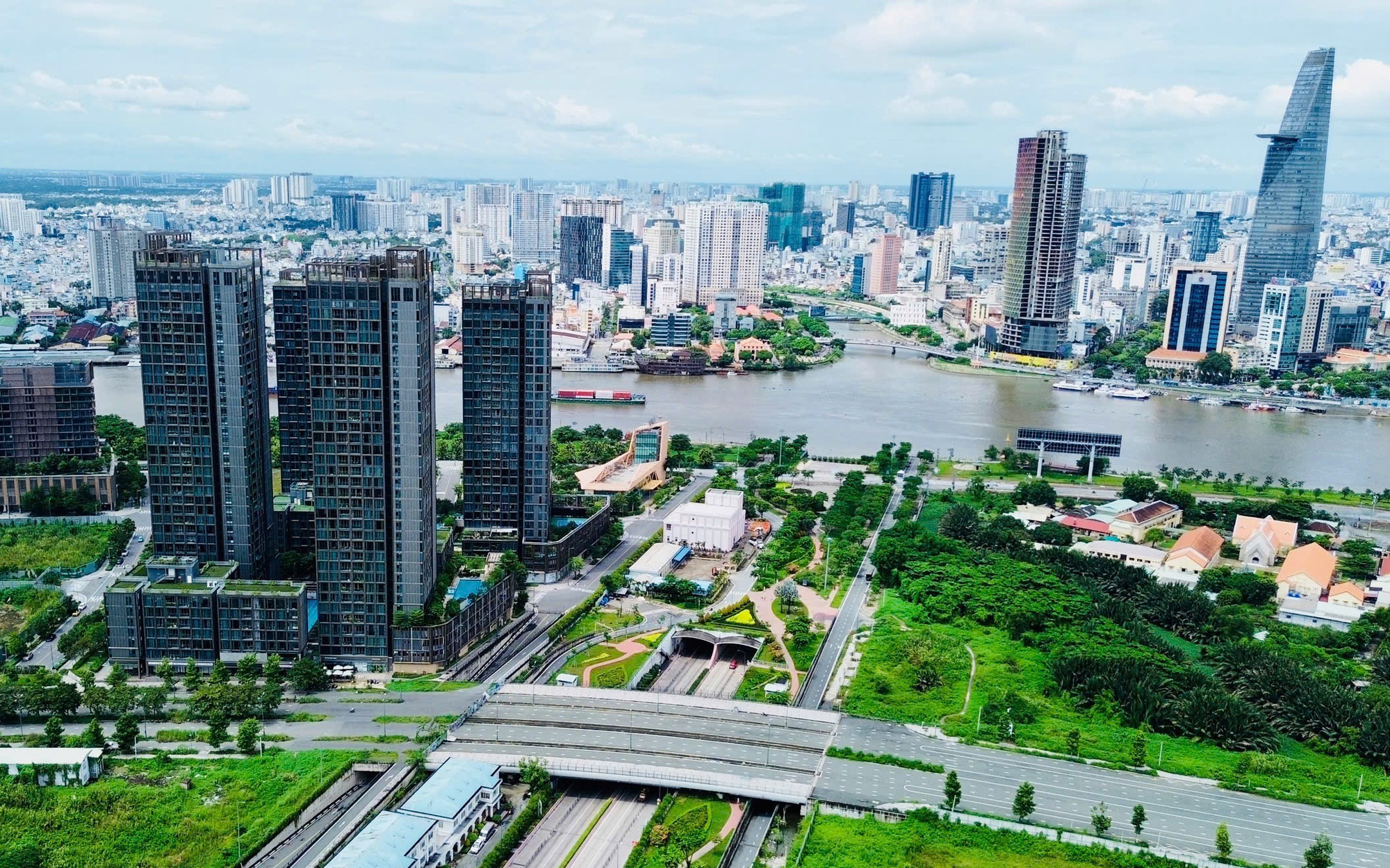 TP.HCM k&ecirc;u gọi đầu tư 5 mũi đột ph&aacute; chiến lược, 20 dự &aacute;n trọng điểm