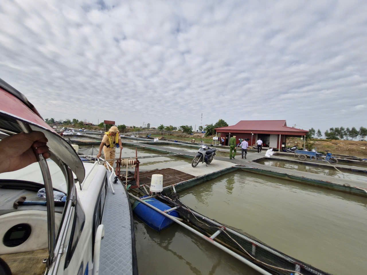 Chấn chỉnh t&igrave;nh trạng nu&ocirc;i trồng thủy sản g&acirc;y mất ATGT đường thủy tại Bắc Ninh- Ảnh 5.