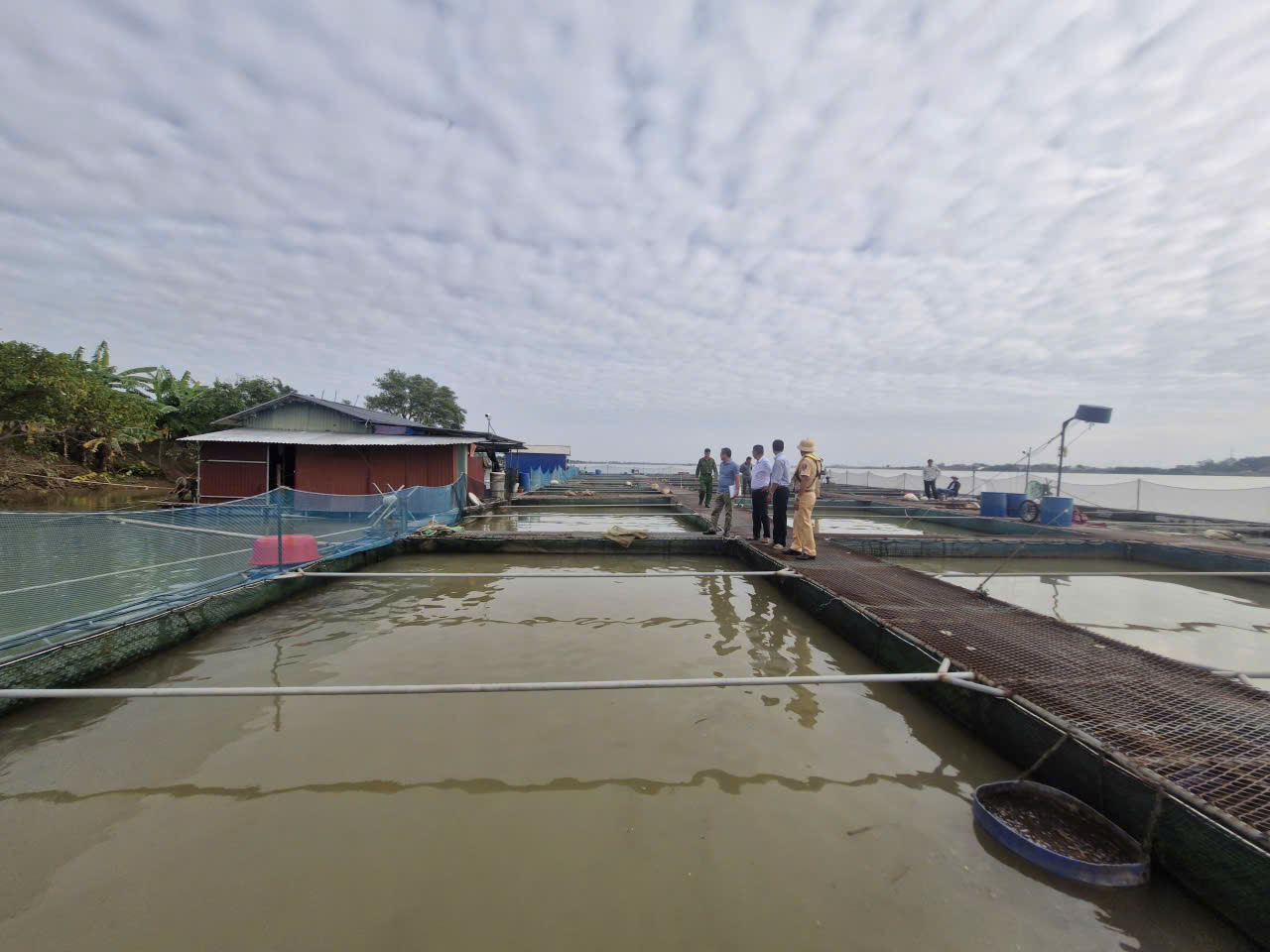 Chấn chỉnh t&igrave;nh trạng nu&ocirc;i trồng thủy sản g&acirc;y mất ATGT đường thủy tại Bắc Ninh- Ảnh 6.