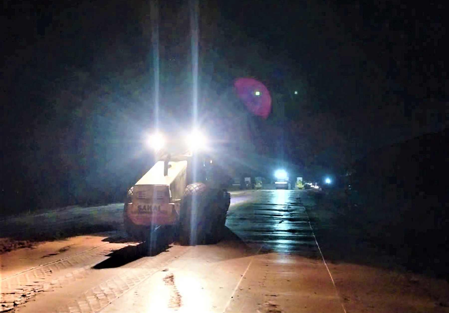 Xuy&ecirc;n đ&ecirc;m tăng tốc thi c&ocirc;ng cao tốc Ch&iacute; Thạnh - V&acirc;n Phong- Ảnh 12.