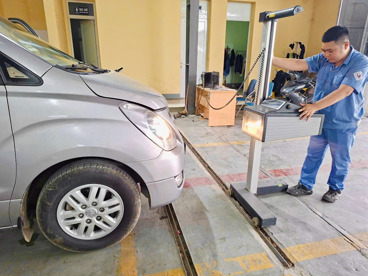 Đăng kiểm tại Điện Bi&ecirc;n: Tăng minh bạch, r&uacute;t ngắn thời gian cho người d&acirc;n- Ảnh 2.