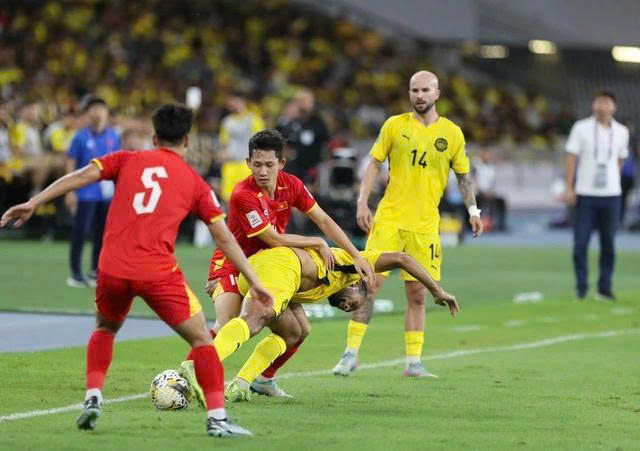 &ldquo;Sếp lớn&rdquo; AFC tuy&ecirc;n bố cứng, Malaysia dễ bị xử thua tuyển Việt Nam- Ảnh 2.