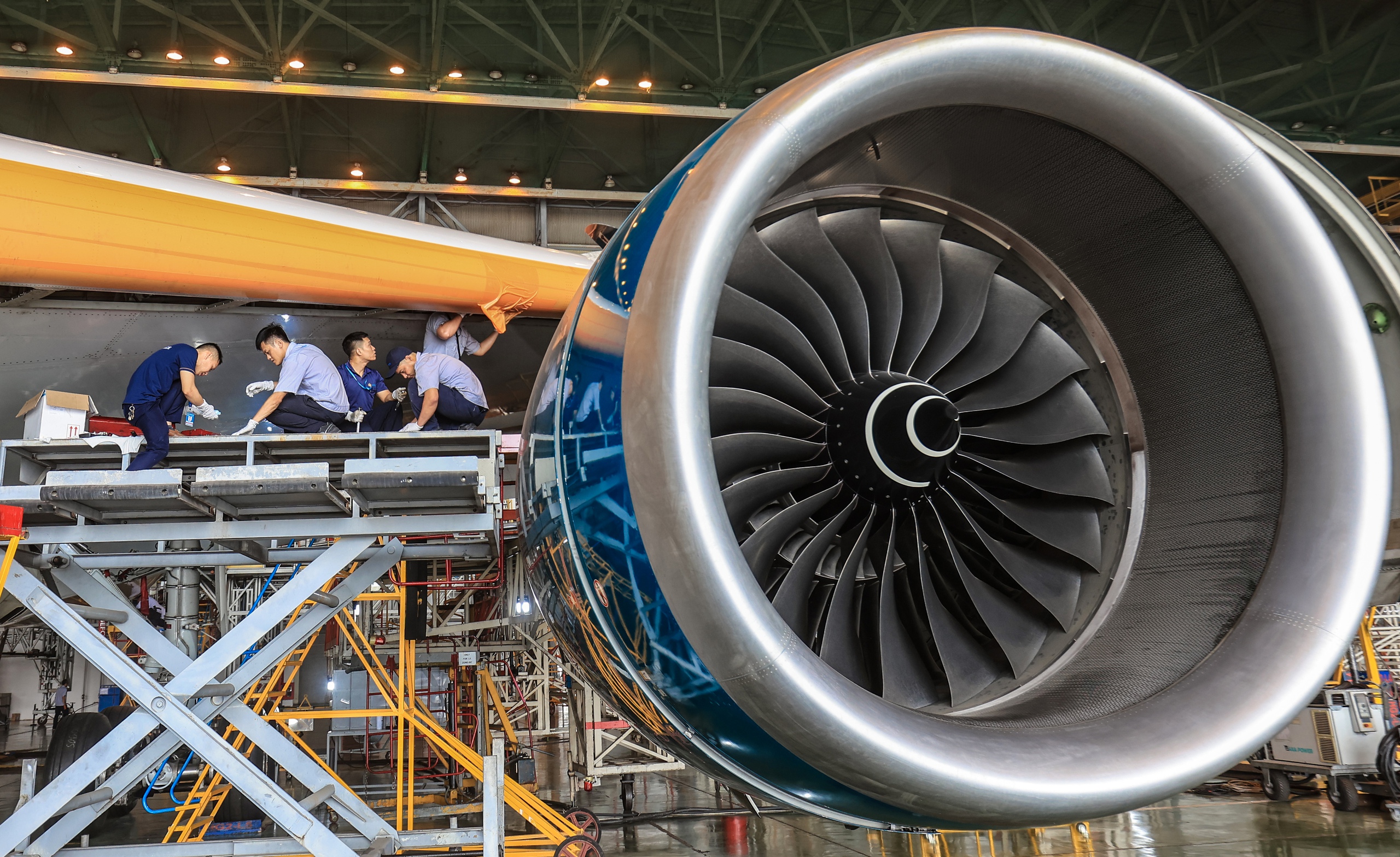 Giữ an toàn từ từng con ốc: Hành trình thầm lặng của những người làm kỹ thuật- Ảnh 2. Giữ an toàn từ từng con ốc: Hành trình thầm lặng của những người làm kỹ thuật- Ảnh 2.