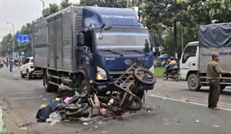 Hiện trường vụ tai nạn khiến anh T tử vong tại chỗ.