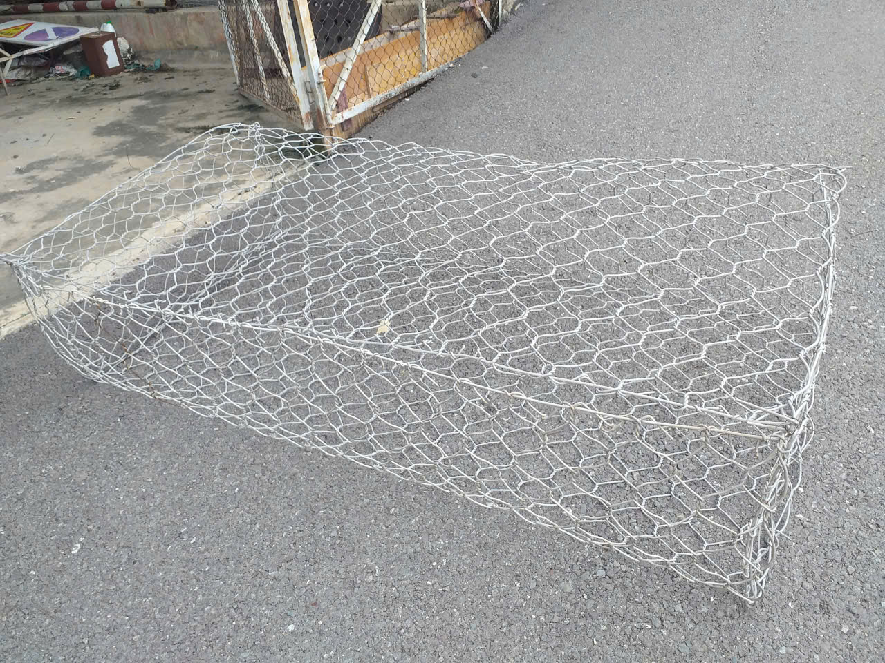 Chuyển 40.000 rọ th&eacute;p chi viện miền Trung chống sạt lở đường do mưa lũ- Ảnh 1.