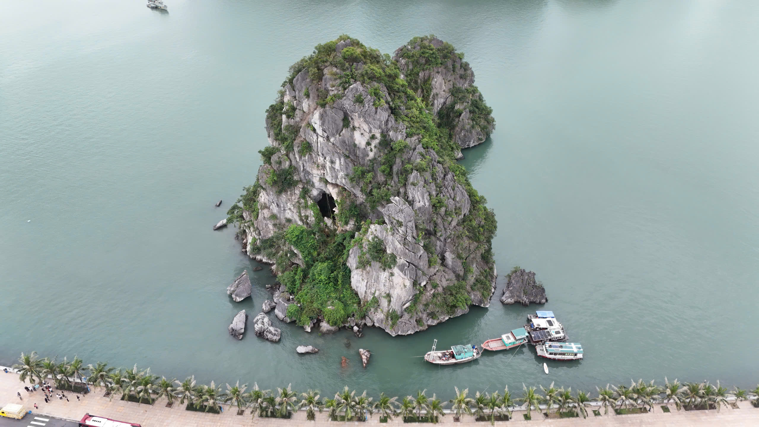 Th&aacute;o dỡ d&agrave;n đ&egrave;n nghệ thuật 140 tỷ đồng tr&ecirc;n vịnh Hạ Long: B&agrave;i học đầu tư cảnh quan- Ảnh 9.