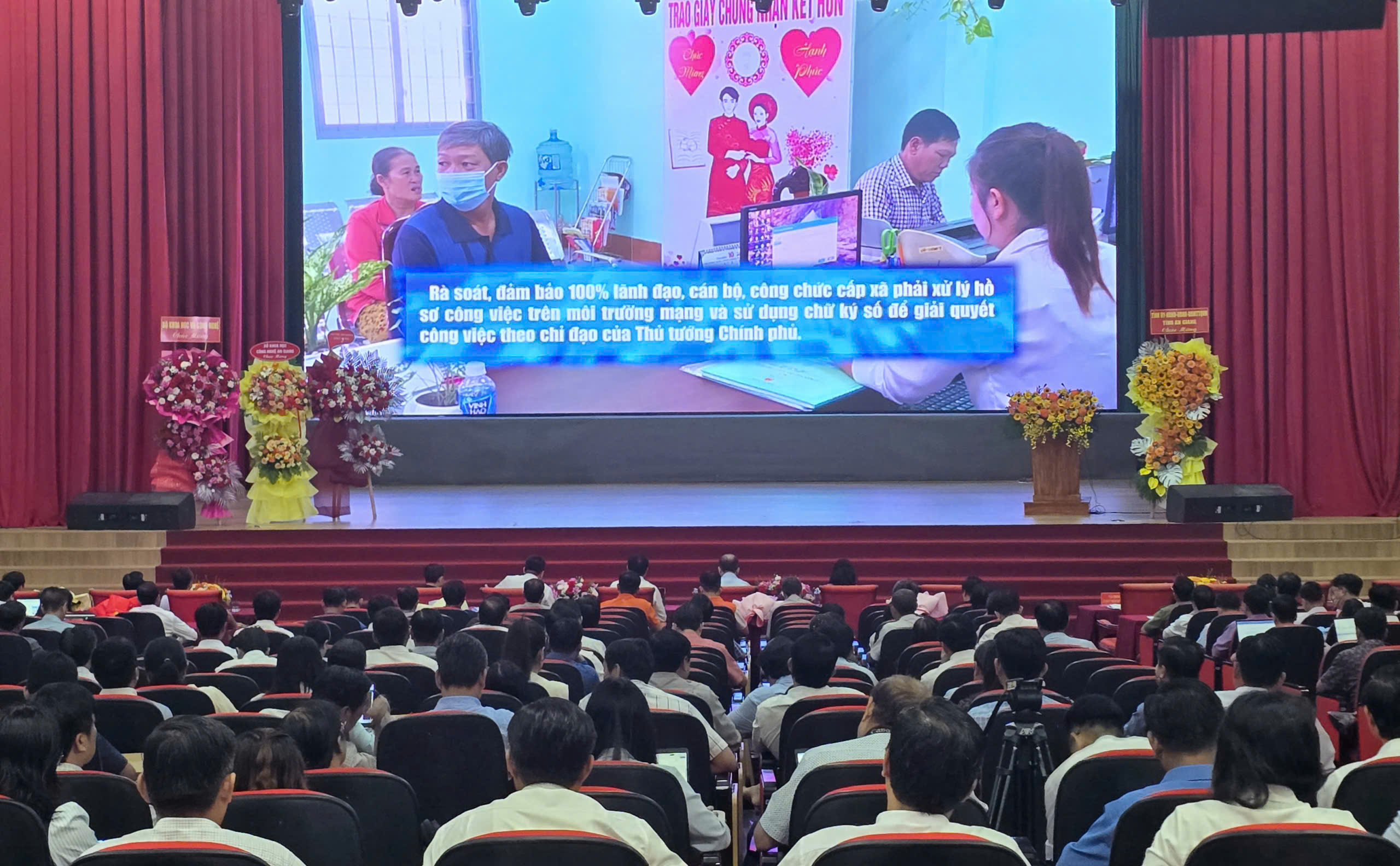 Ứng dụng AI hỗ trợ người dân và cán bộ xử lý thủ tục hành chính- Ảnh 1. Ứng dụng AI hỗ trợ người dân và cán bộ xử lý thủ tục hành chính- Ảnh 1.