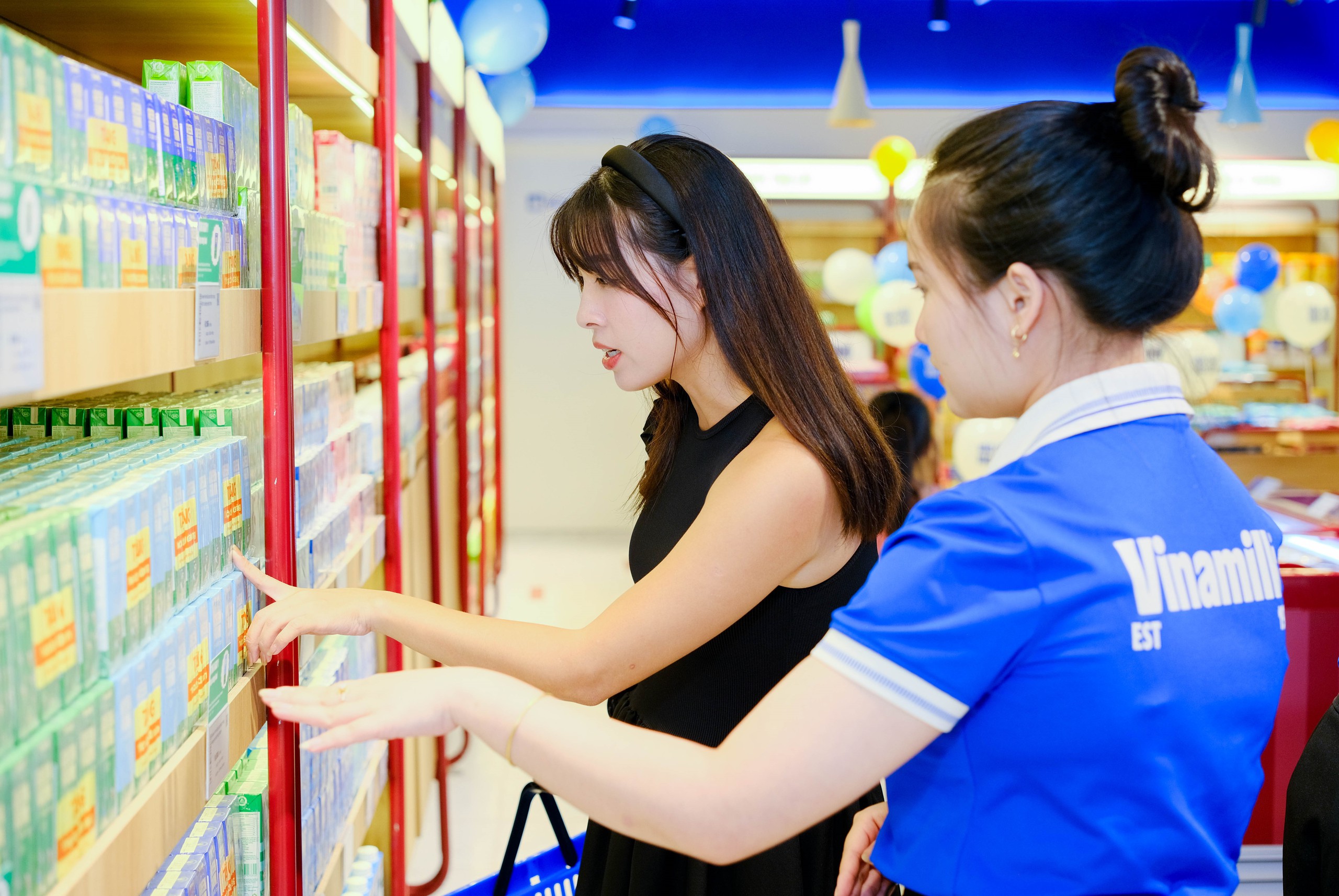 Vinamilk tăng trưởng doanh thu qu&yacute; 3 tại thị trường trong nước nhờ tăng độ phủ cửa h&agrave;ng; sản phẩm mới v&agrave; đa dạng c&aacute;ch tiếp cận người ti&ecirc;u d&ugrave;ng. Ảnh: Vi Nam