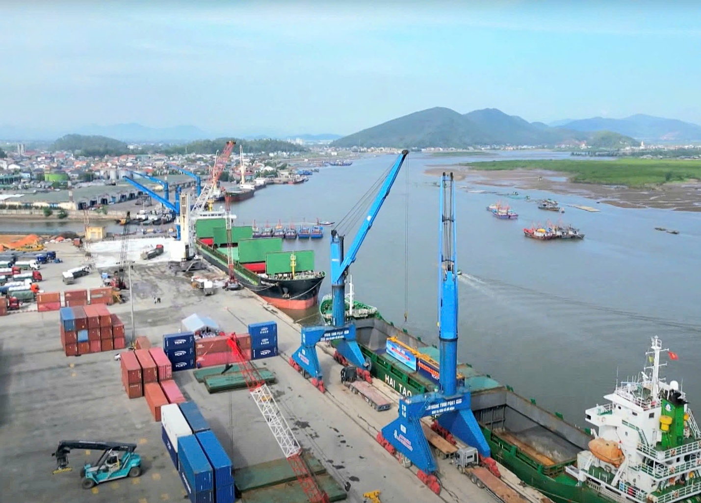 Nghệ An: Bứt ph&aacute; hạ tầng cảng biển Cửa L&ograve; trước nhu cầu xuất khẩu h&agrave;ng h&oacute;a- Ảnh 1.