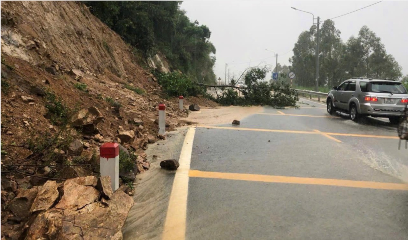 Gia Lai: Rốt ráo xử lý sạt trượt đèo An Khê đảm bảo an toàn lưu thông mùa mưa lũ- Ảnh 3. Gia Lai: Rốt ráo xử lý sạt trượt đèo An Khê đảm bảo an toàn lưu thông mùa mưa lũ- Ảnh 3.