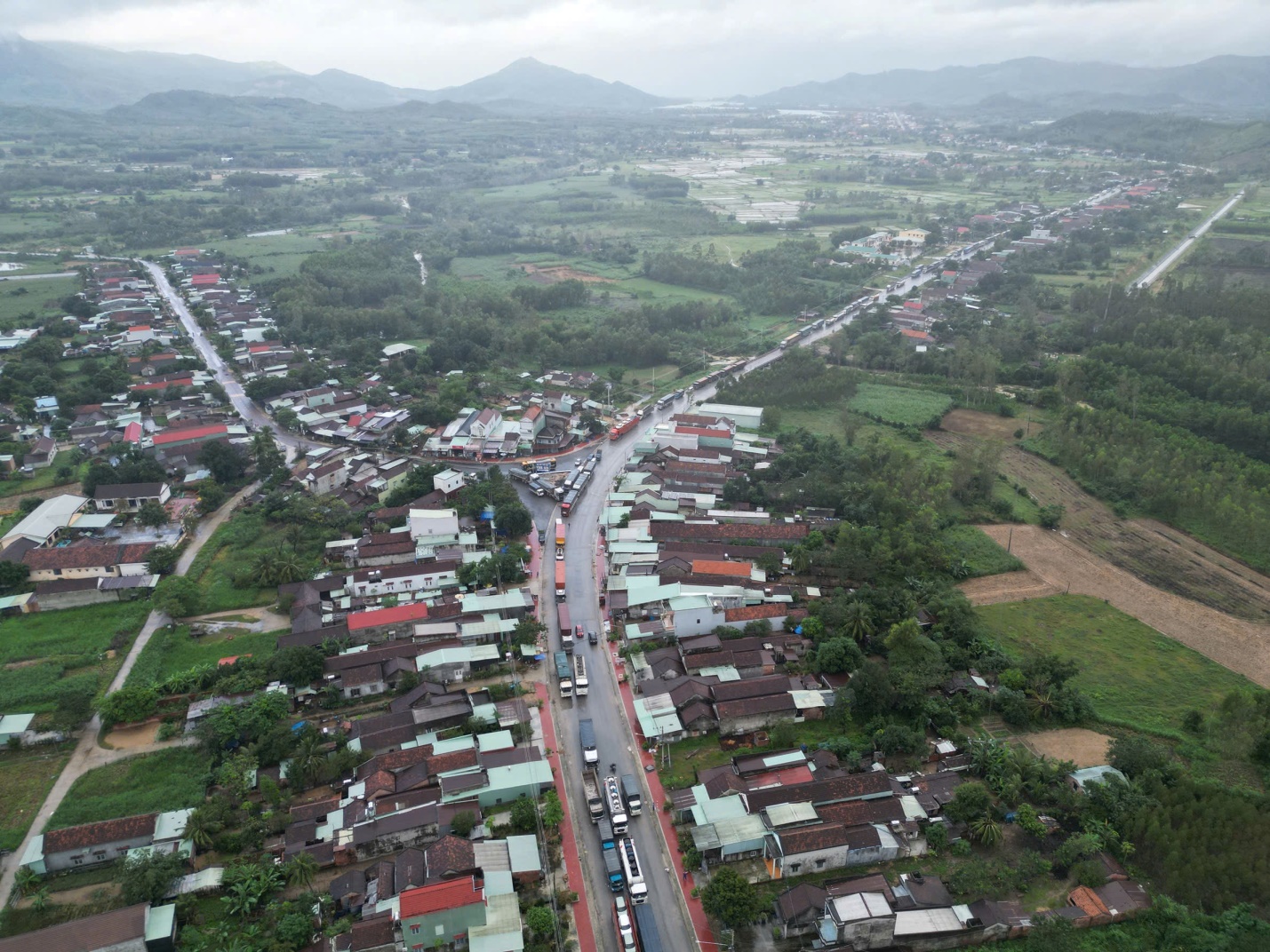 Gia Lai: Rốt ráo xử lý sạt trượt đèo An Khê đảm bảo an toàn lưu thông mùa mưa lũ- Ảnh 8. Gia Lai: Rốt ráo xử lý sạt trượt đèo An Khê đảm bảo an toàn lưu thông mùa mưa lũ- Ảnh 8.