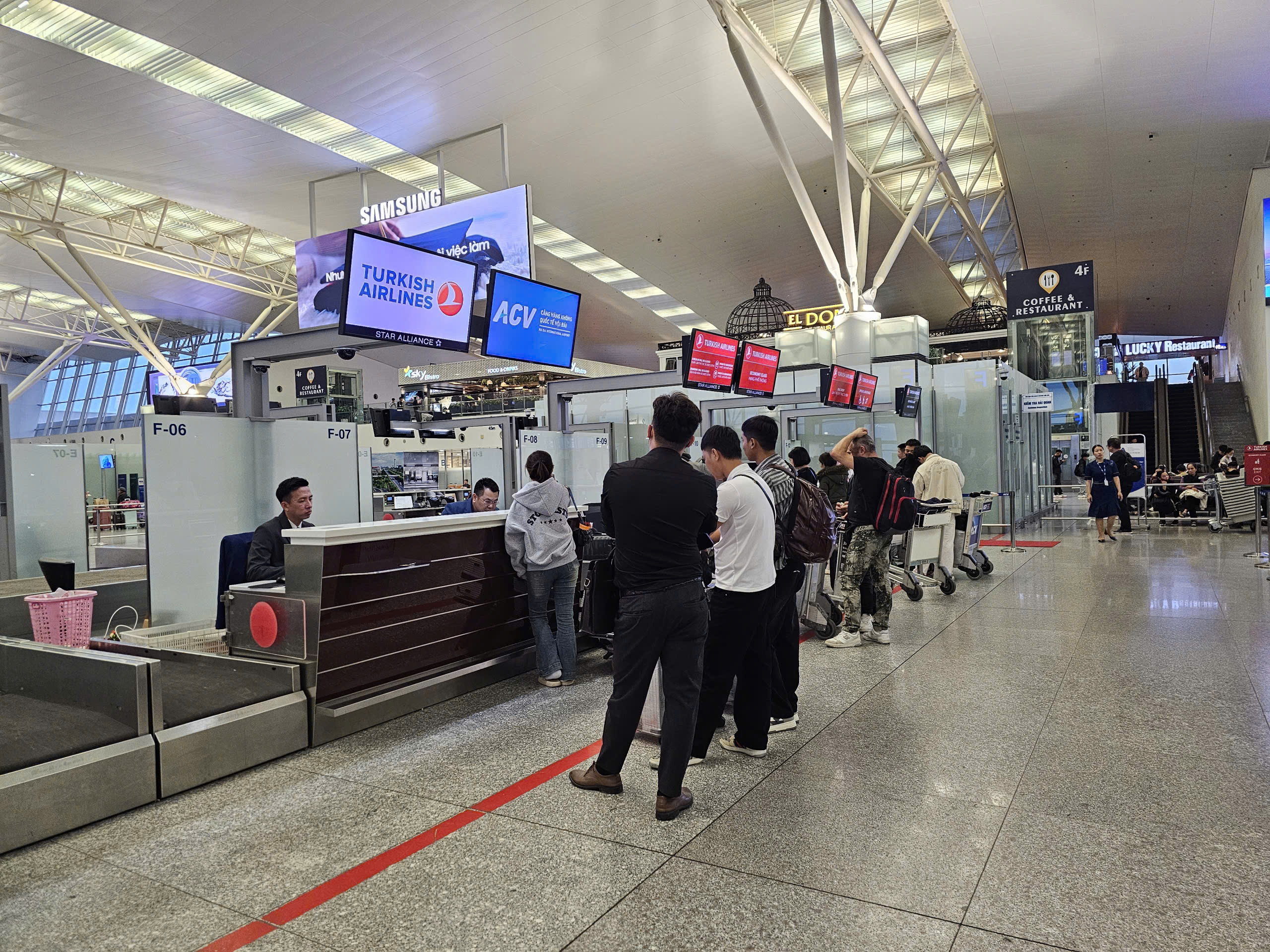 Luật h&oacute;a tr&aacute;ch nhiệm, n&acirc;ng tầm văn minh h&agrave;ng kh&ocirc;ng Việt Nam- Ảnh 2.