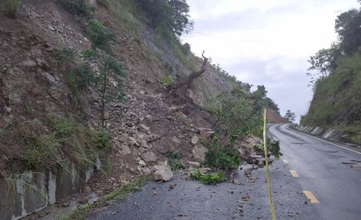 Gia Lai: Khẩn trương xử l&yacute; sạt lở đ&egrave;o T&ocirc; Na tr&ecirc;n QL25- Ảnh 1.